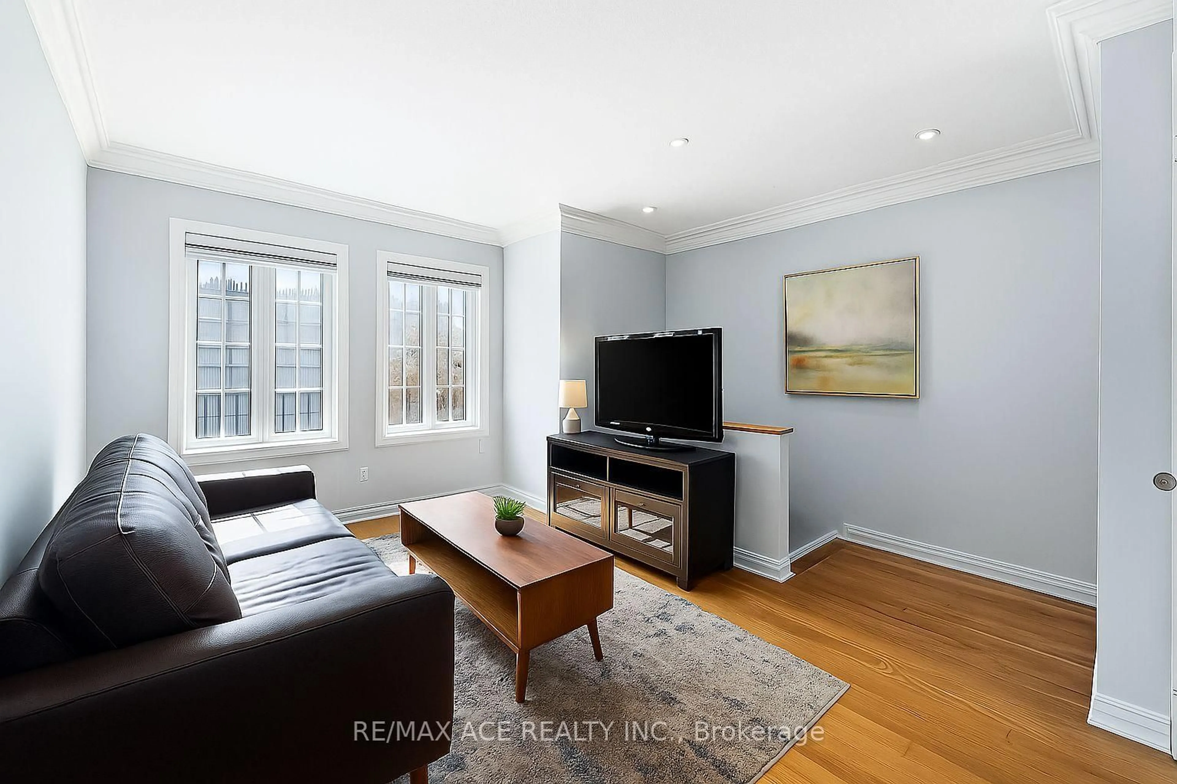 Living room with furniture, unknown for 5 Rodeo Crt, Toronto Ontario M2M 4M3