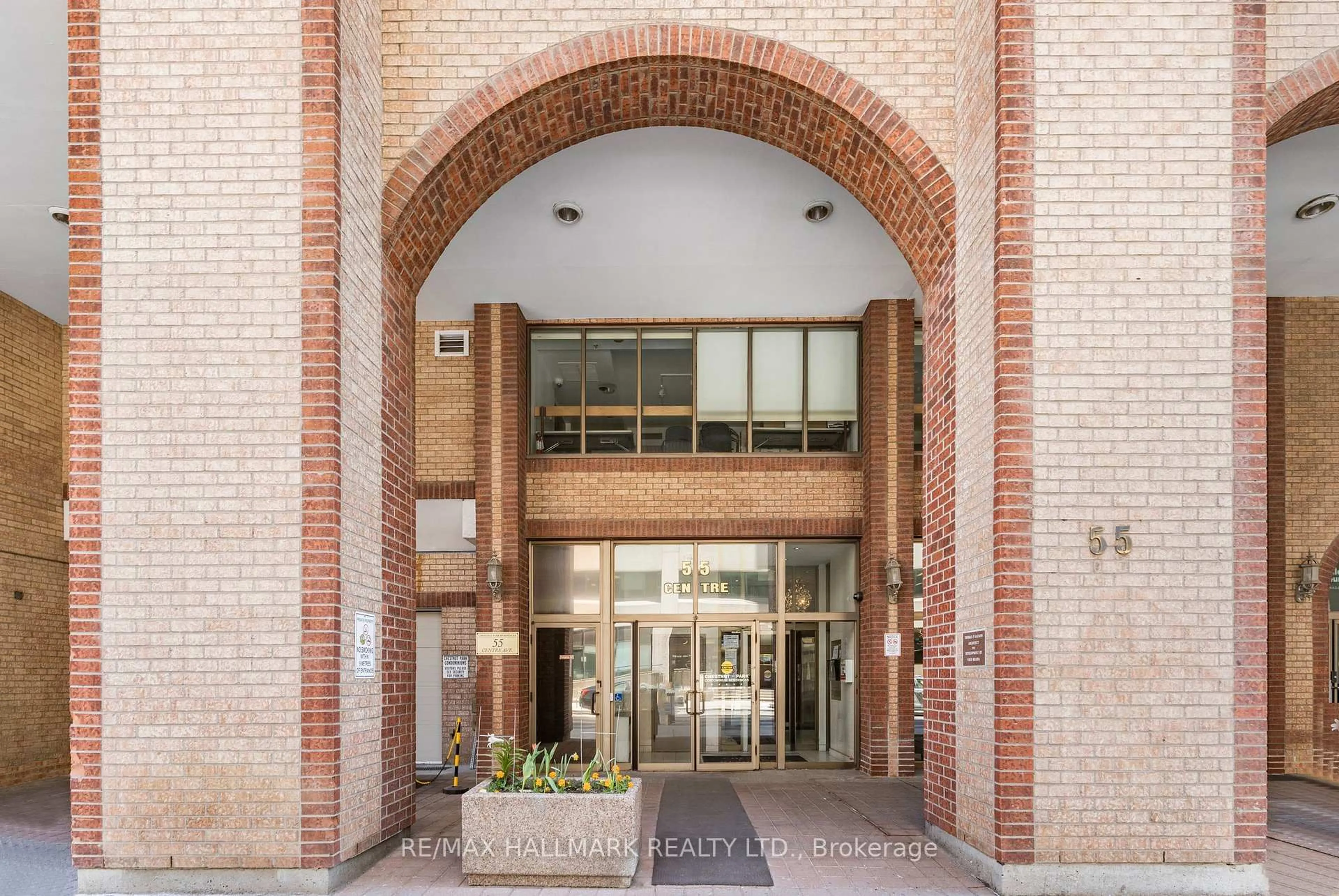 Indoor foyer for 55 Centre Ave #1607, Toronto Ontario M5G 2H5