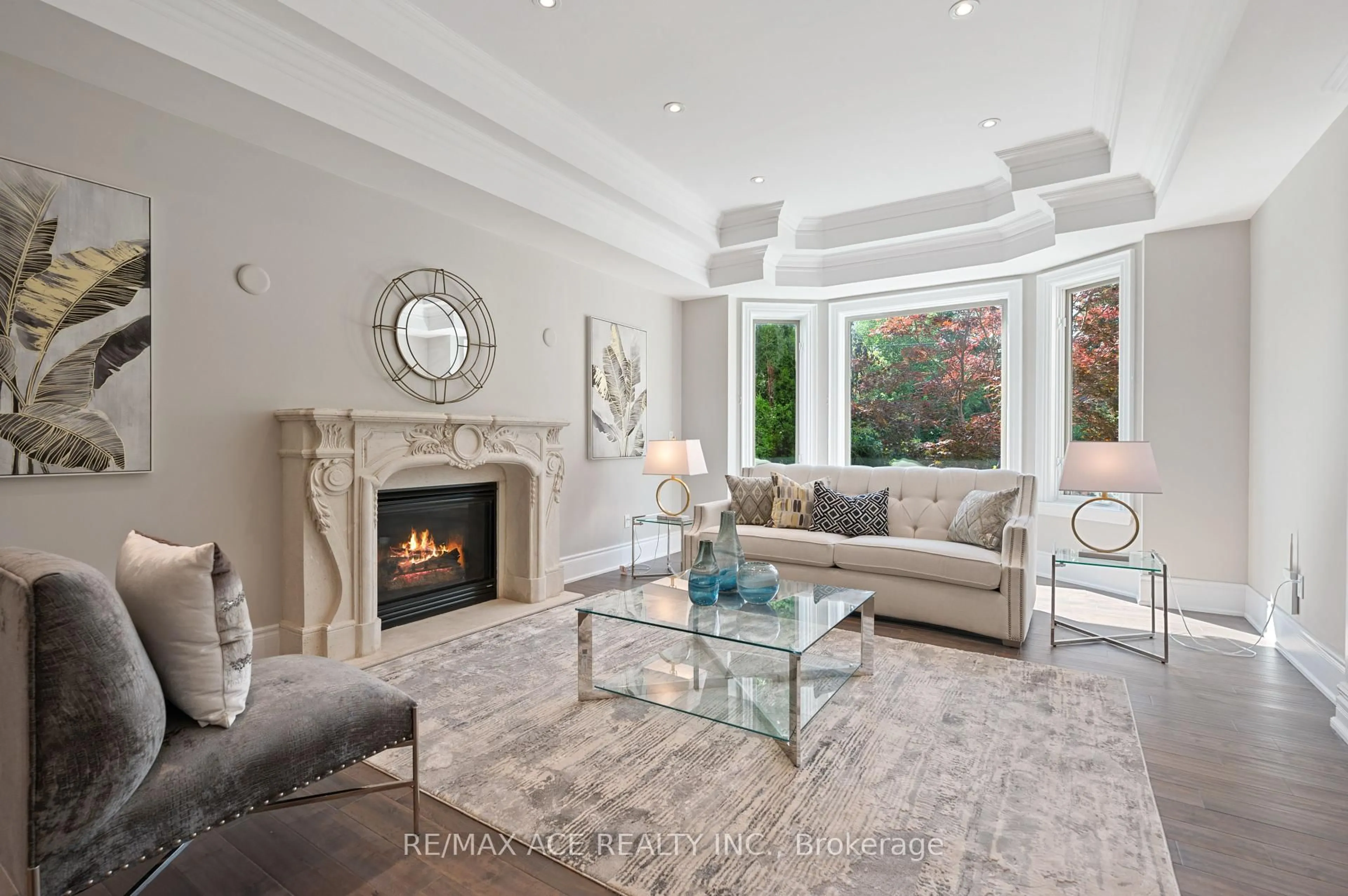 Living room with furniture, unknown for 242 Parkview Ave, Toronto Ontario M2N 3Z1