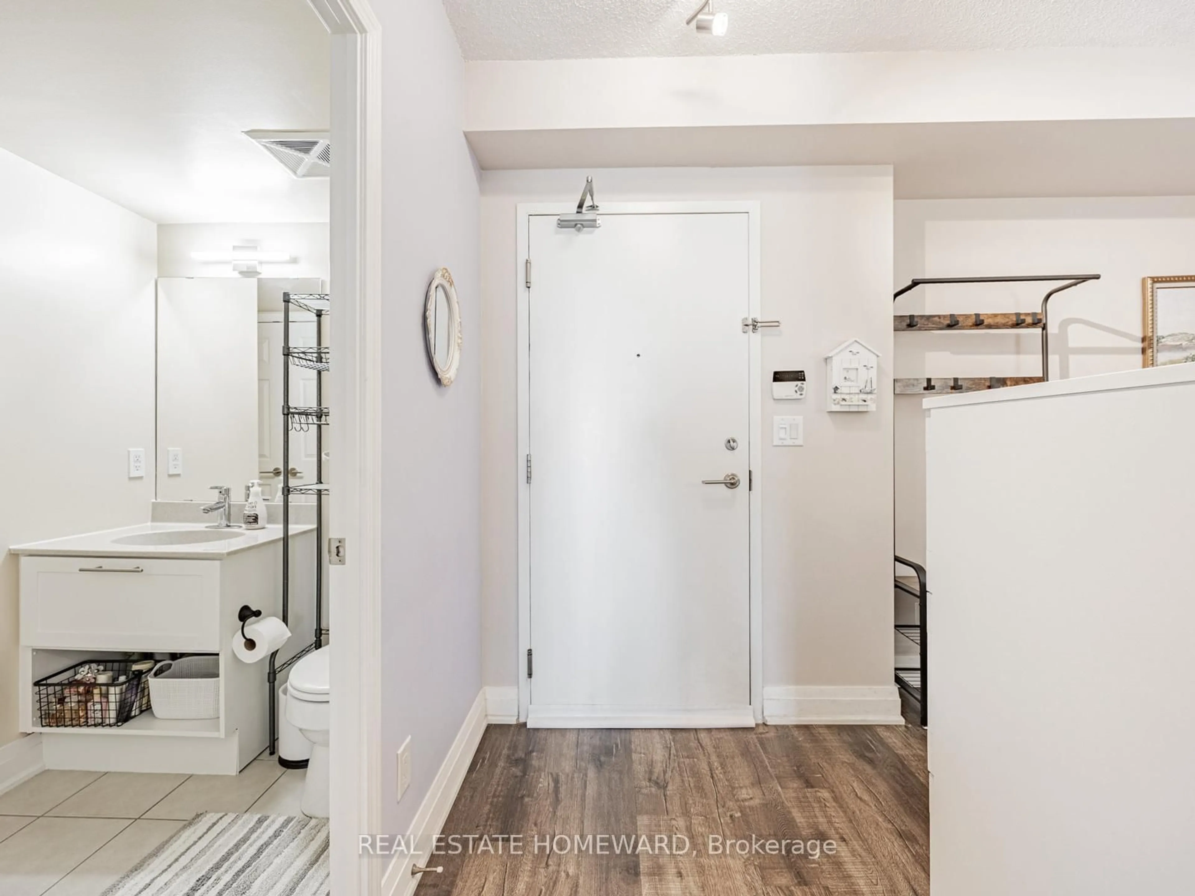Unknown for 120 Dallimore Circ #814, Toronto Ontario M3C 4J1
