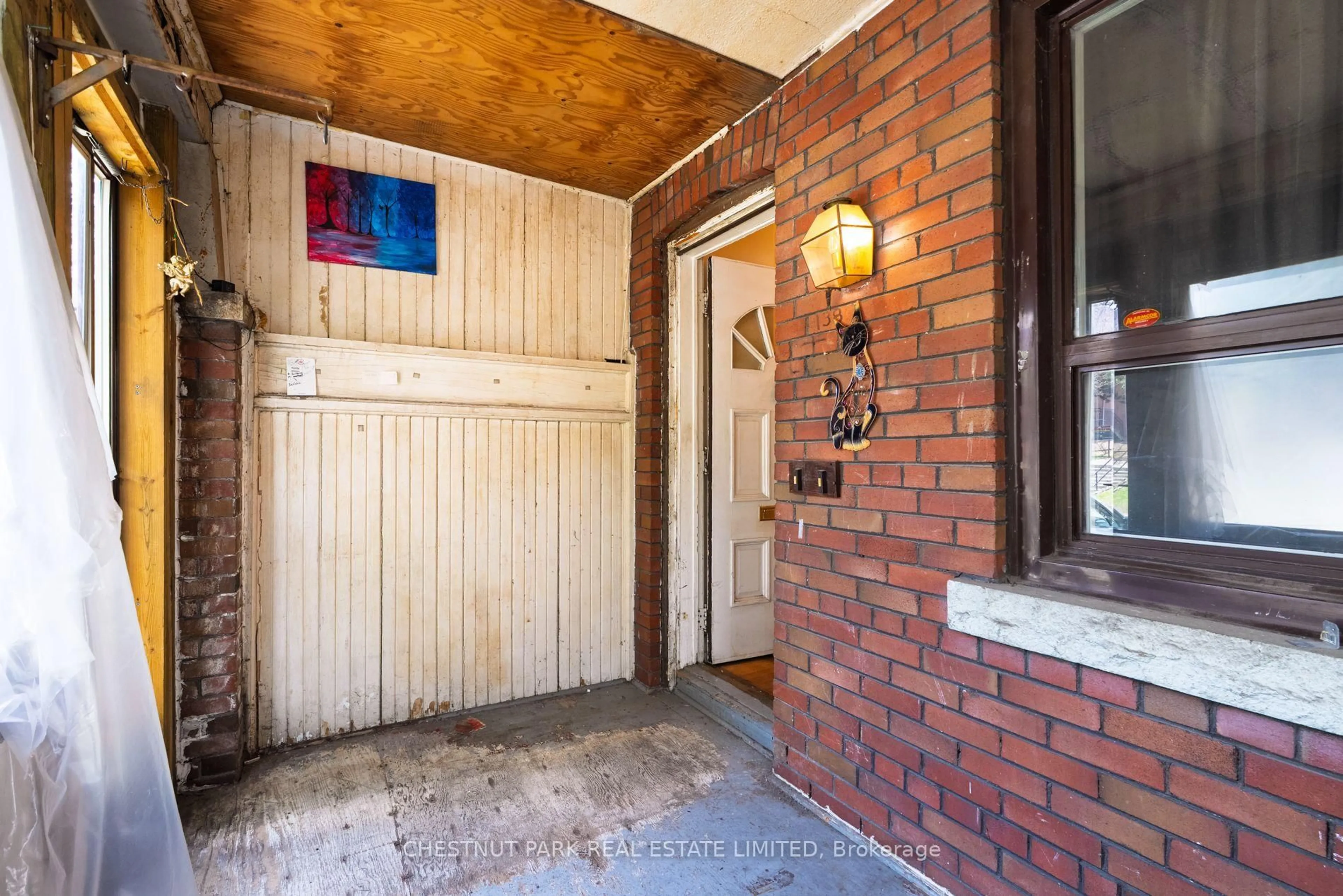 Indoor foyer for 138 Winona Dr, Toronto Ontario M6G 3S7
