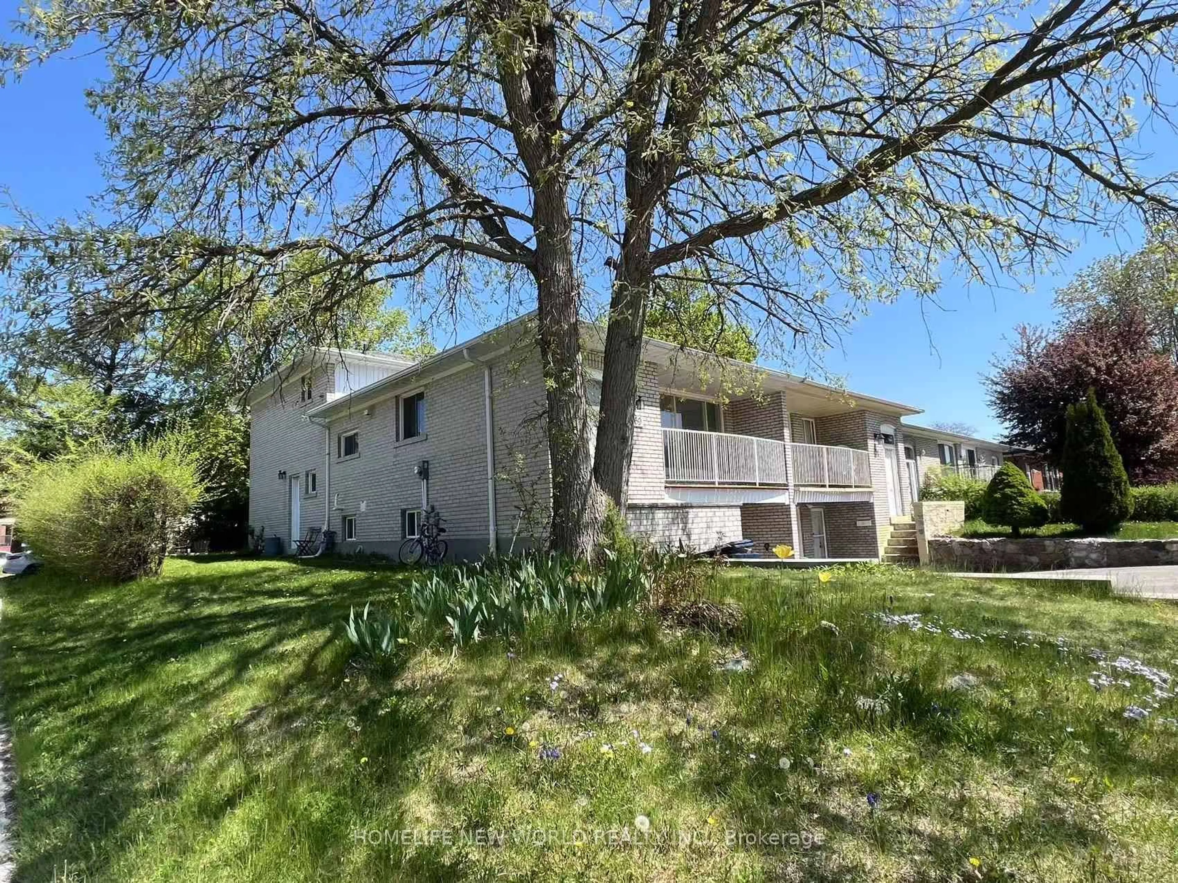 A pic from outside/outdoor area/front of a property/back of a property/a pic from drone, water/lake/river/ocean view for 69 Harrington Cres, Toronto Ontario M2M 2Y7