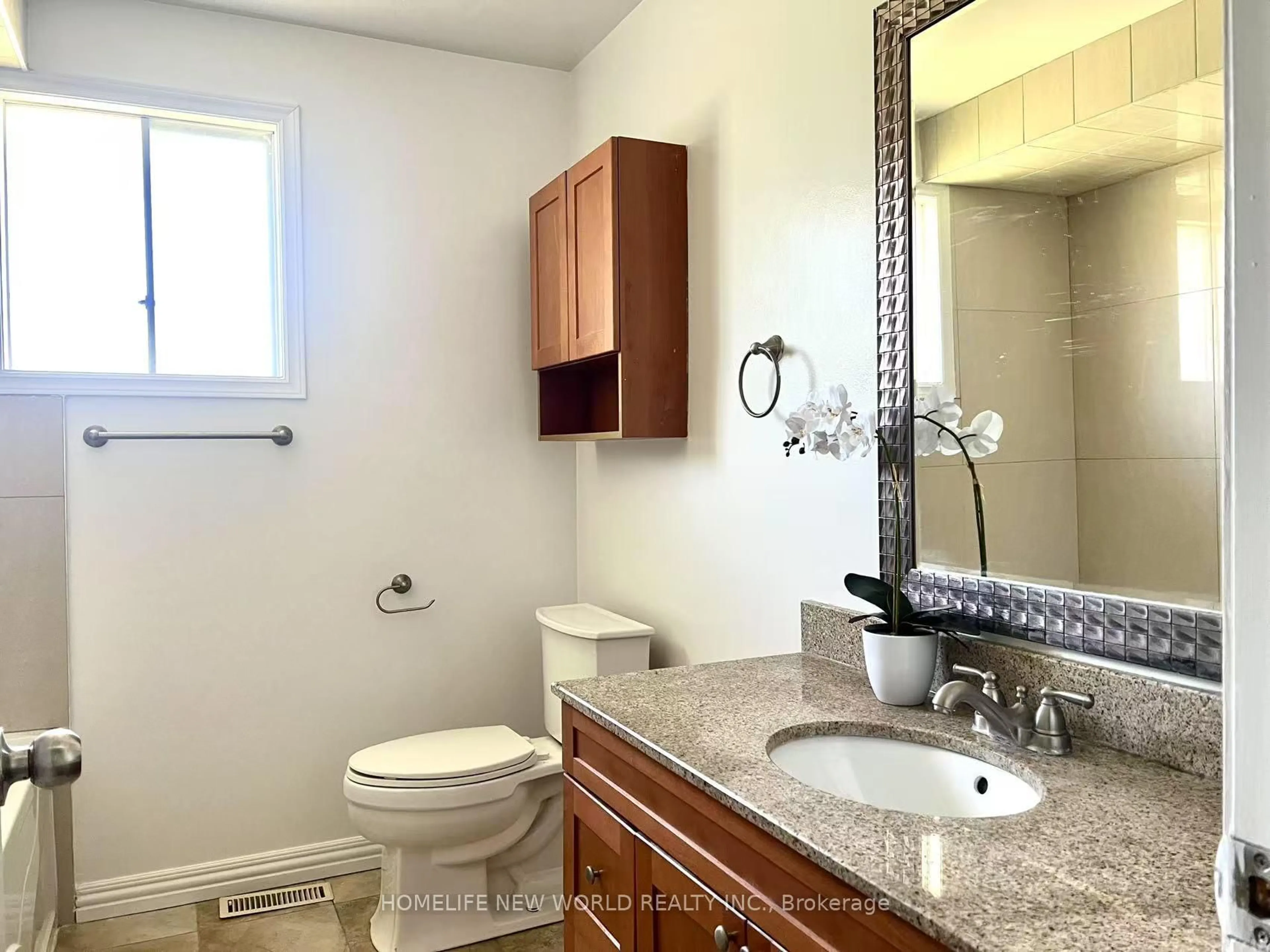 Standard bathroom, ceramic/tile floor for 69 Harrington Cres, Toronto Ontario M2M 2Y7