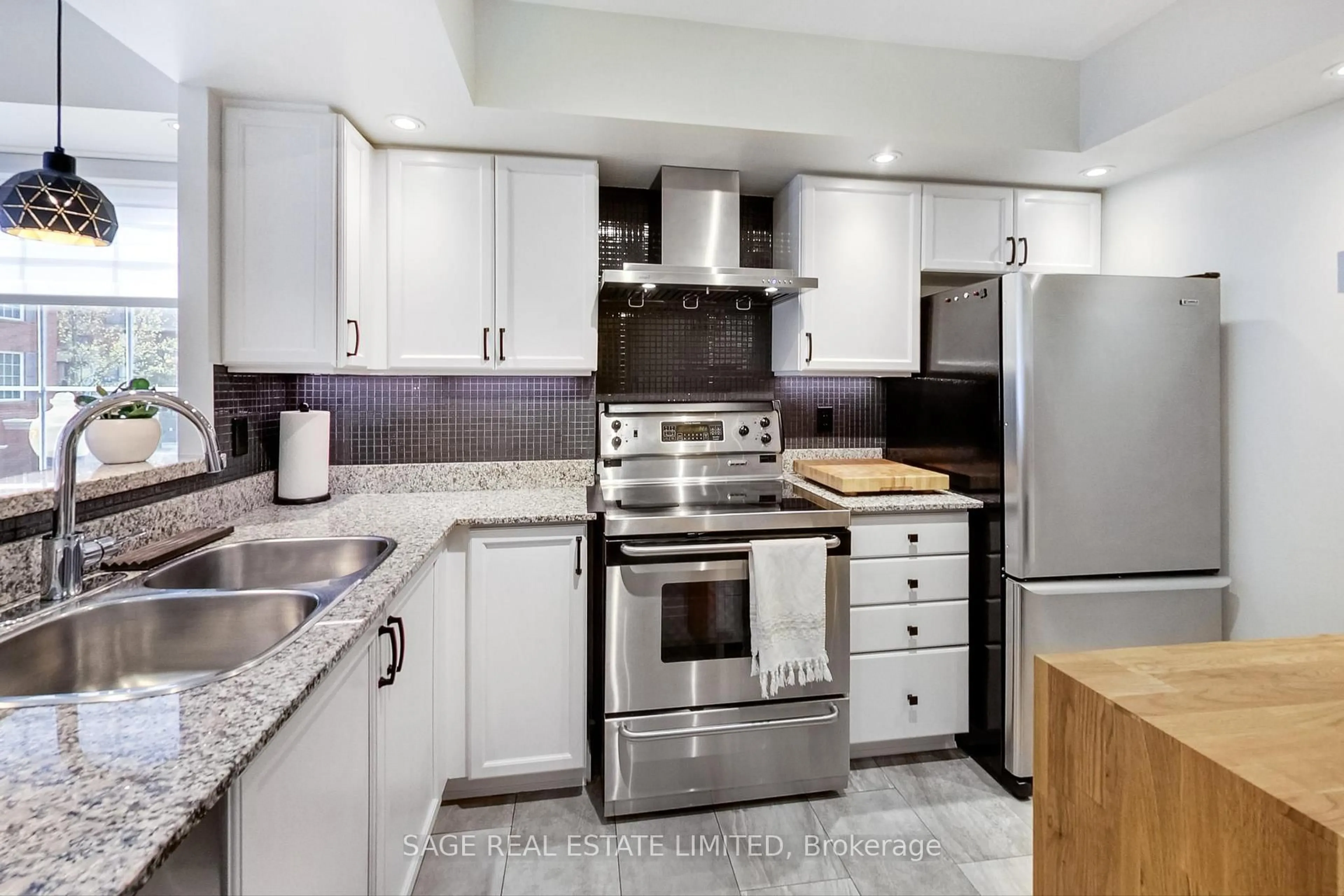 Standard kitchen, ceramic/tile floor for 5 Everson Dr #1004, Toronto Ontario M2N 7C2