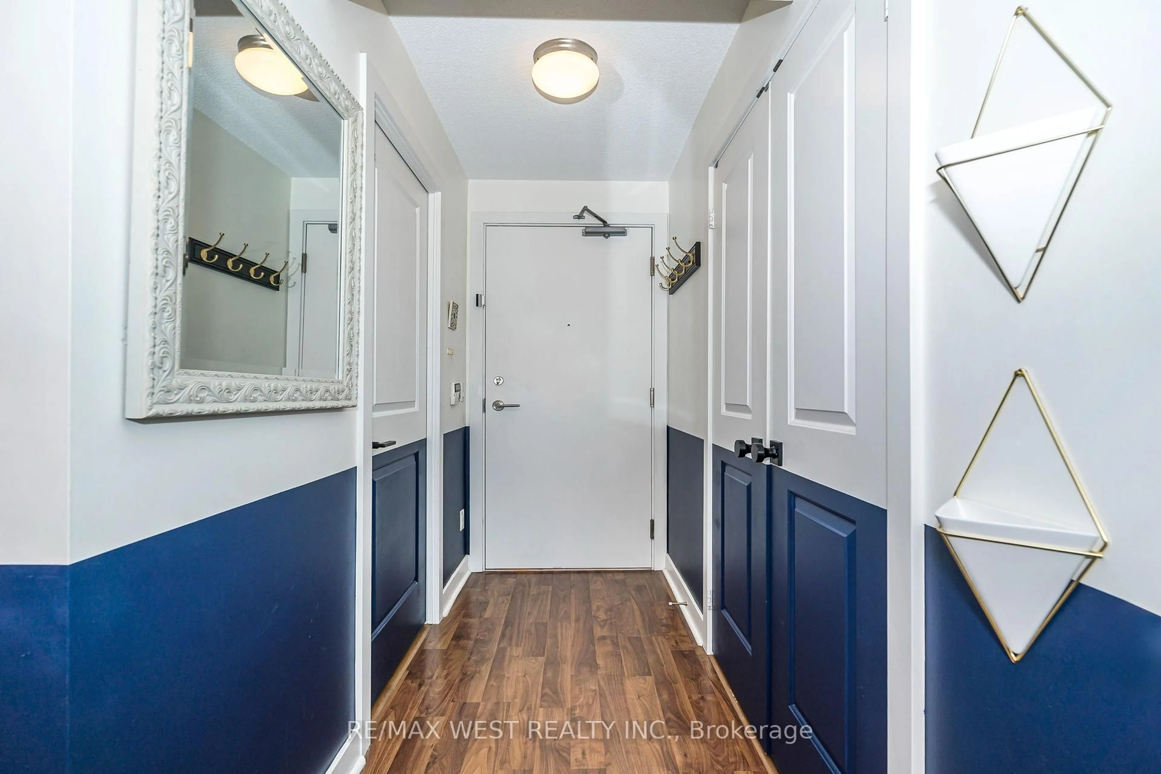 Indoor entryway for 100 Western Battery Rd #1601, Toronto Ontario M6K 3S2
