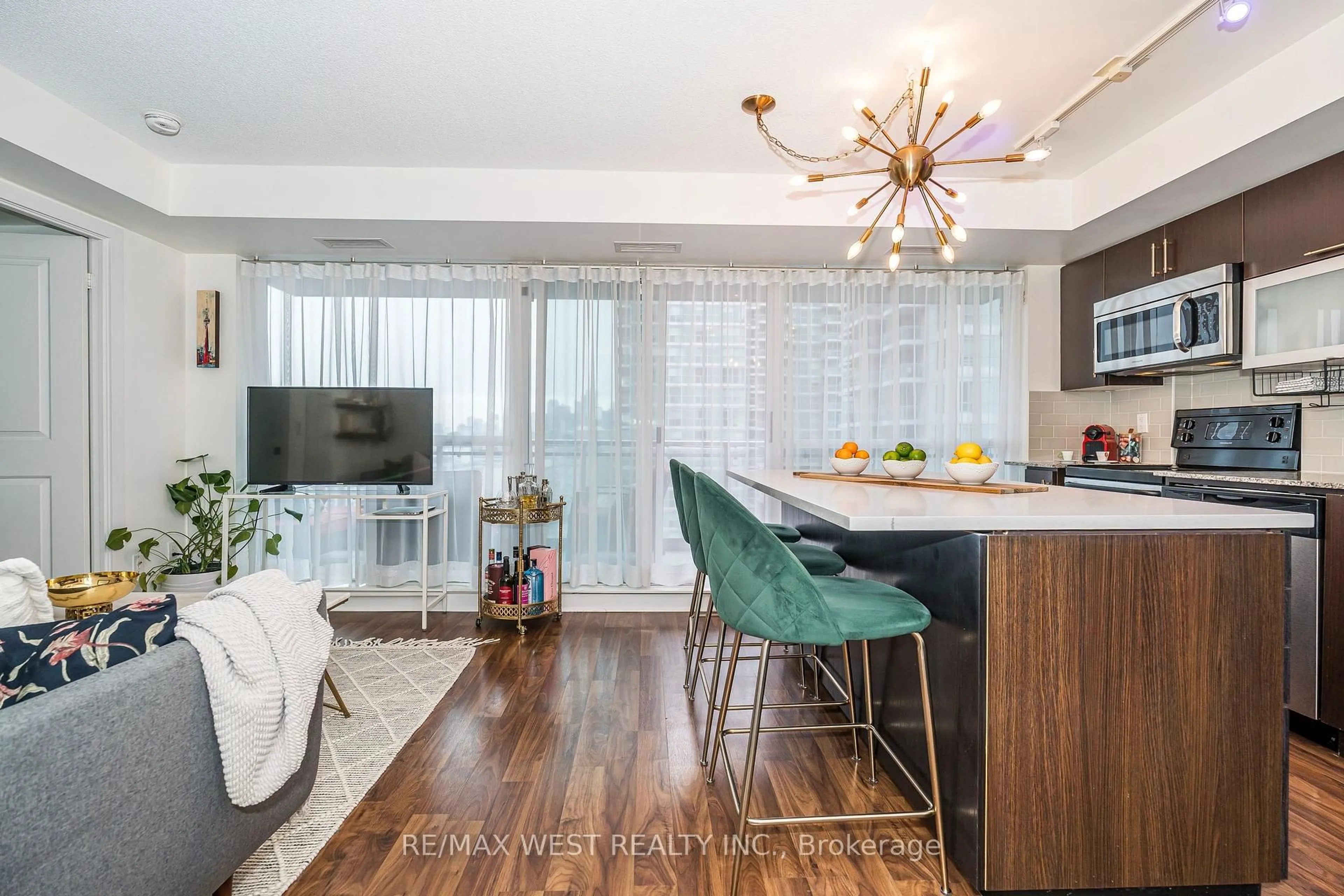 Open concept kitchen, wood/laminate floor for 100 Western Battery Rd #1601, Toronto Ontario M6K 3S2