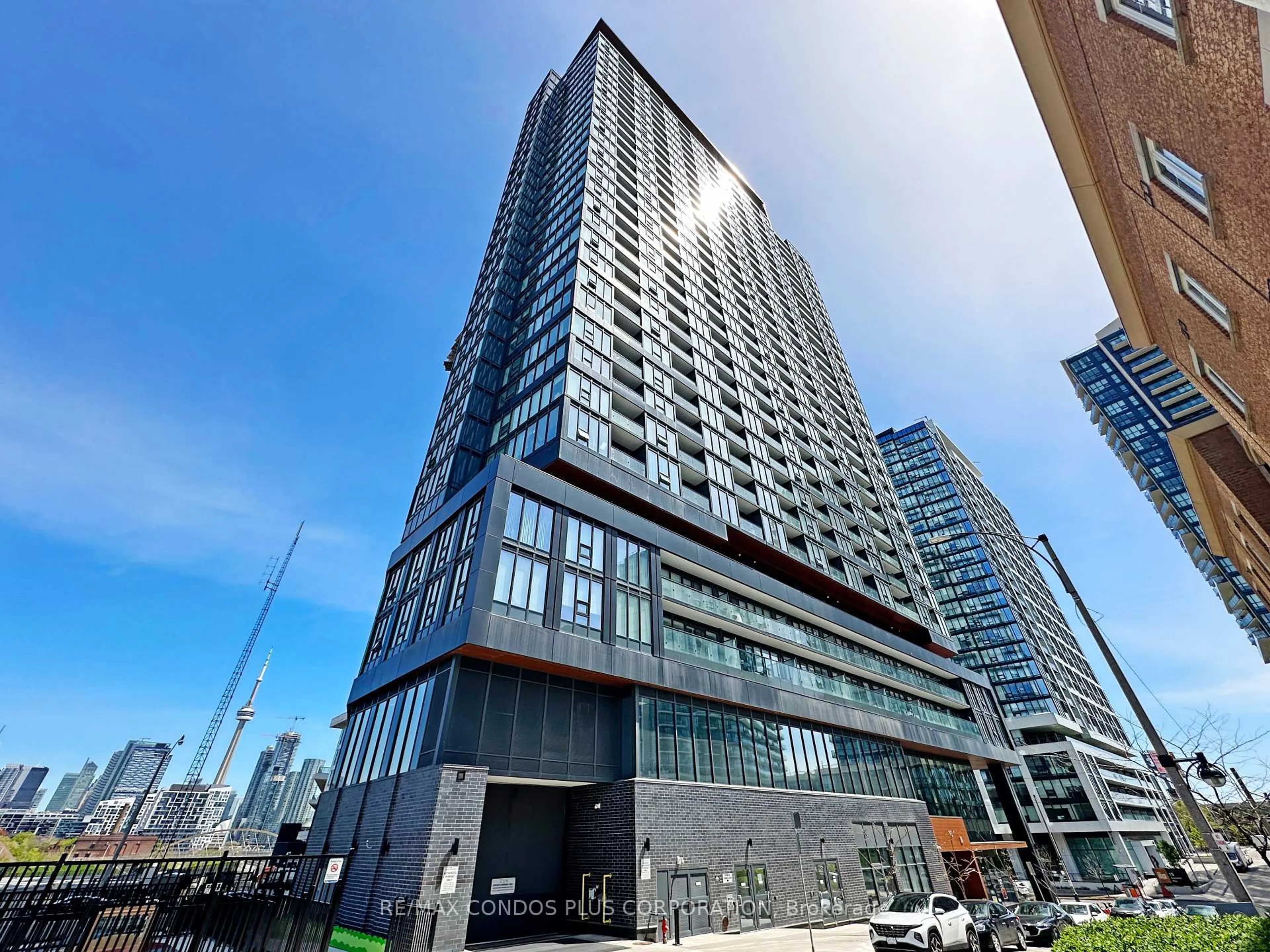 Indoor foyer for 19 Western Battery Rd #315, Toronto Ontario M6K 0E3
