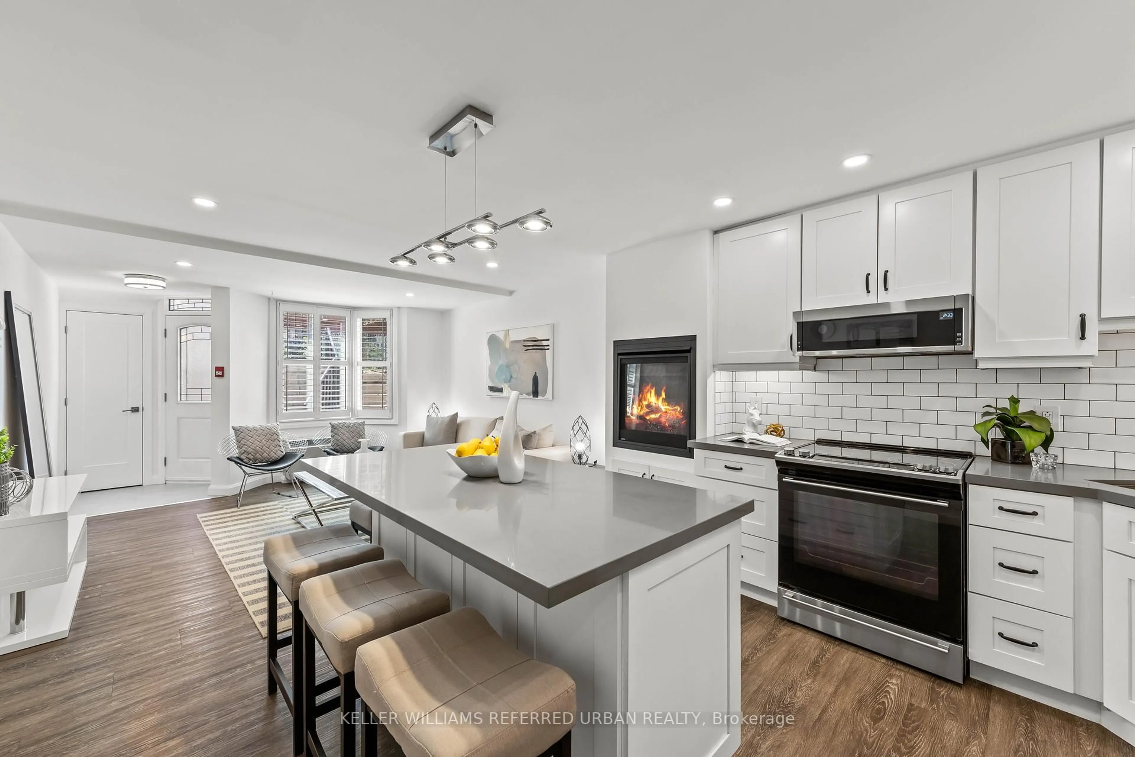 Open concept kitchen, ceramic/tile floor for 39 Tecumseth St #45A, Toronto Ontario M5V 2X6