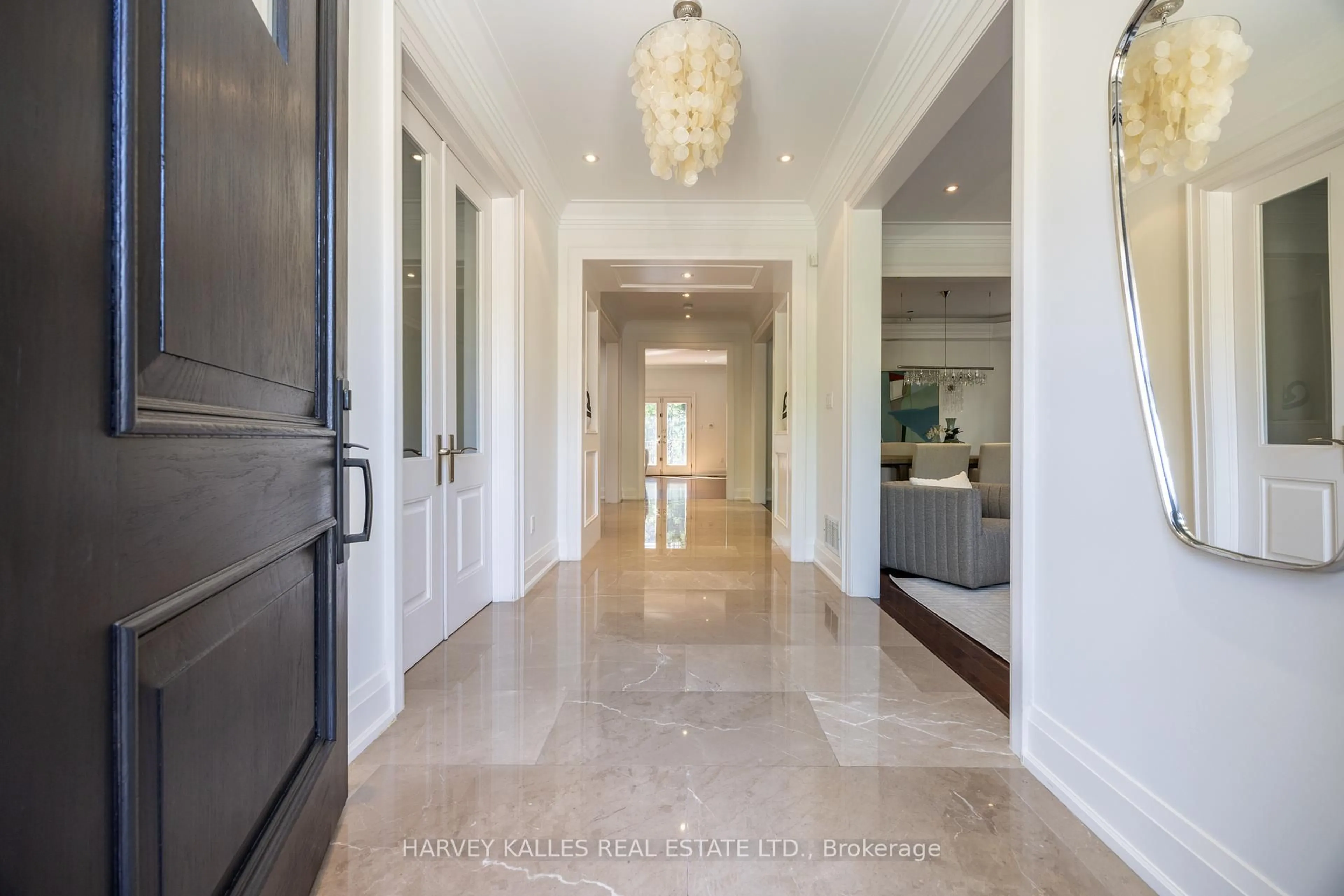 Indoor foyer for 491 Brookdale Ave, Toronto Ontario M5M 1R8