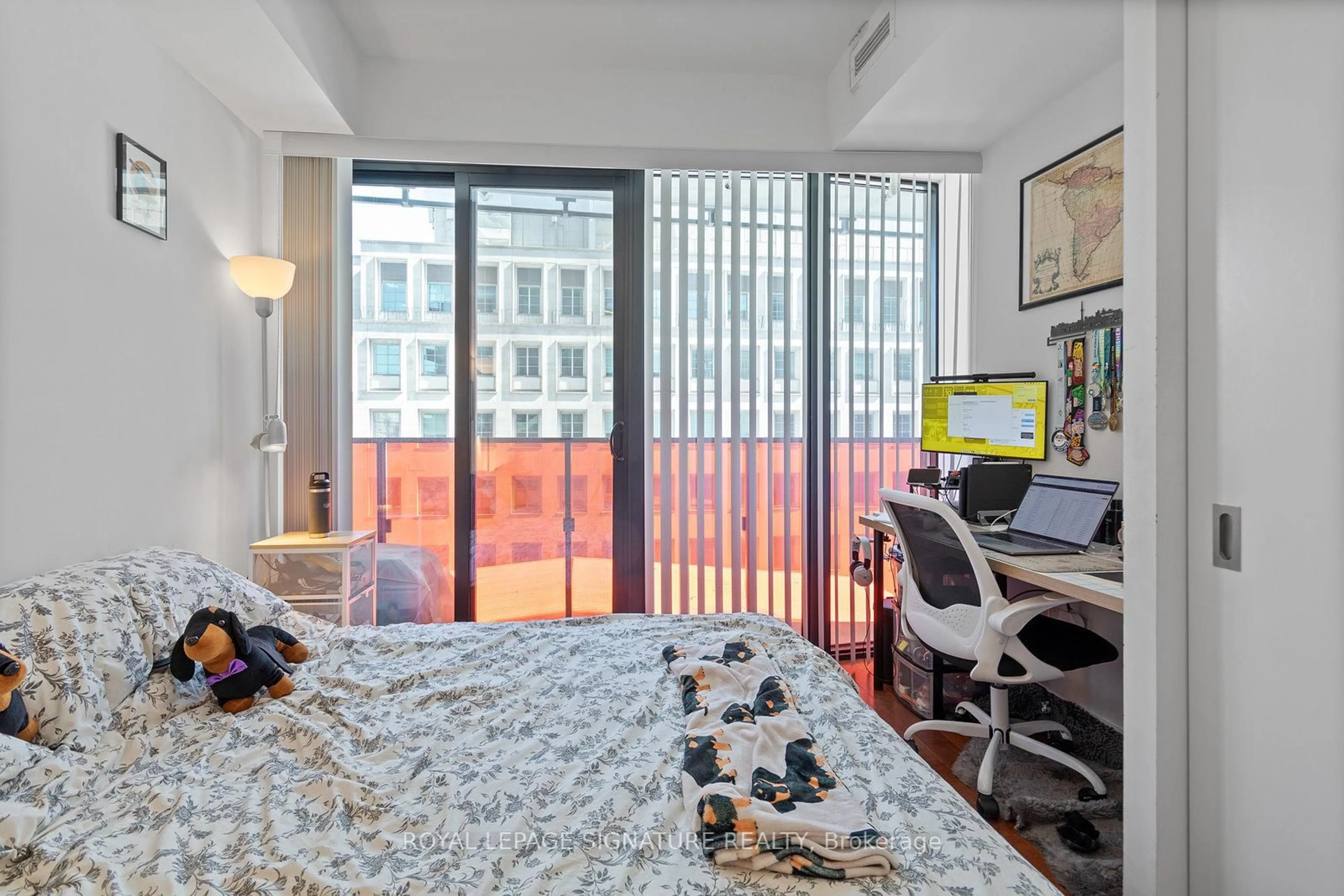 A pic of a room for 215 Queen St #711, Toronto Ontario M5V 0P5