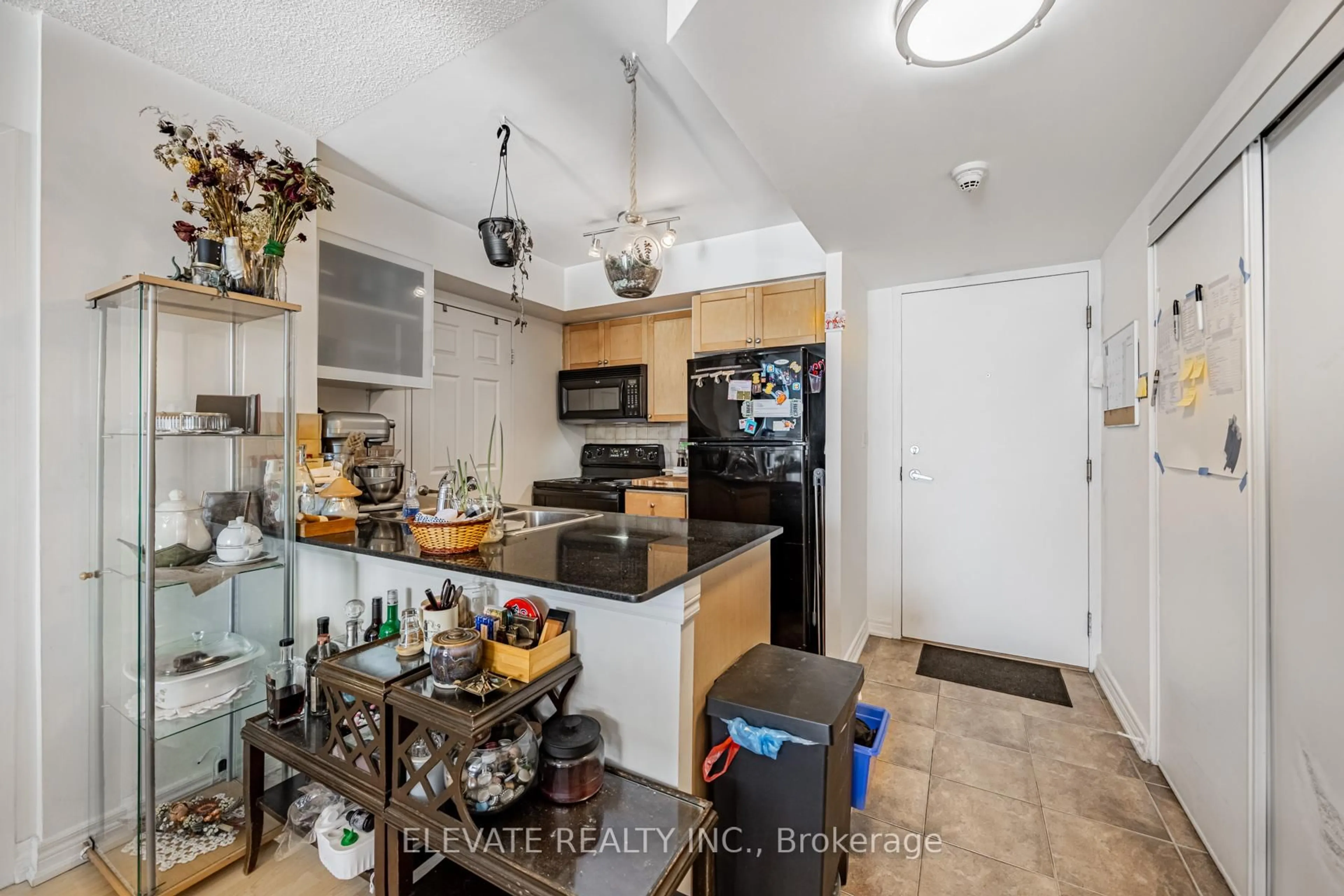 Unknown for 1369 Bloor St #716, Toronto Ontario M6P 4J4