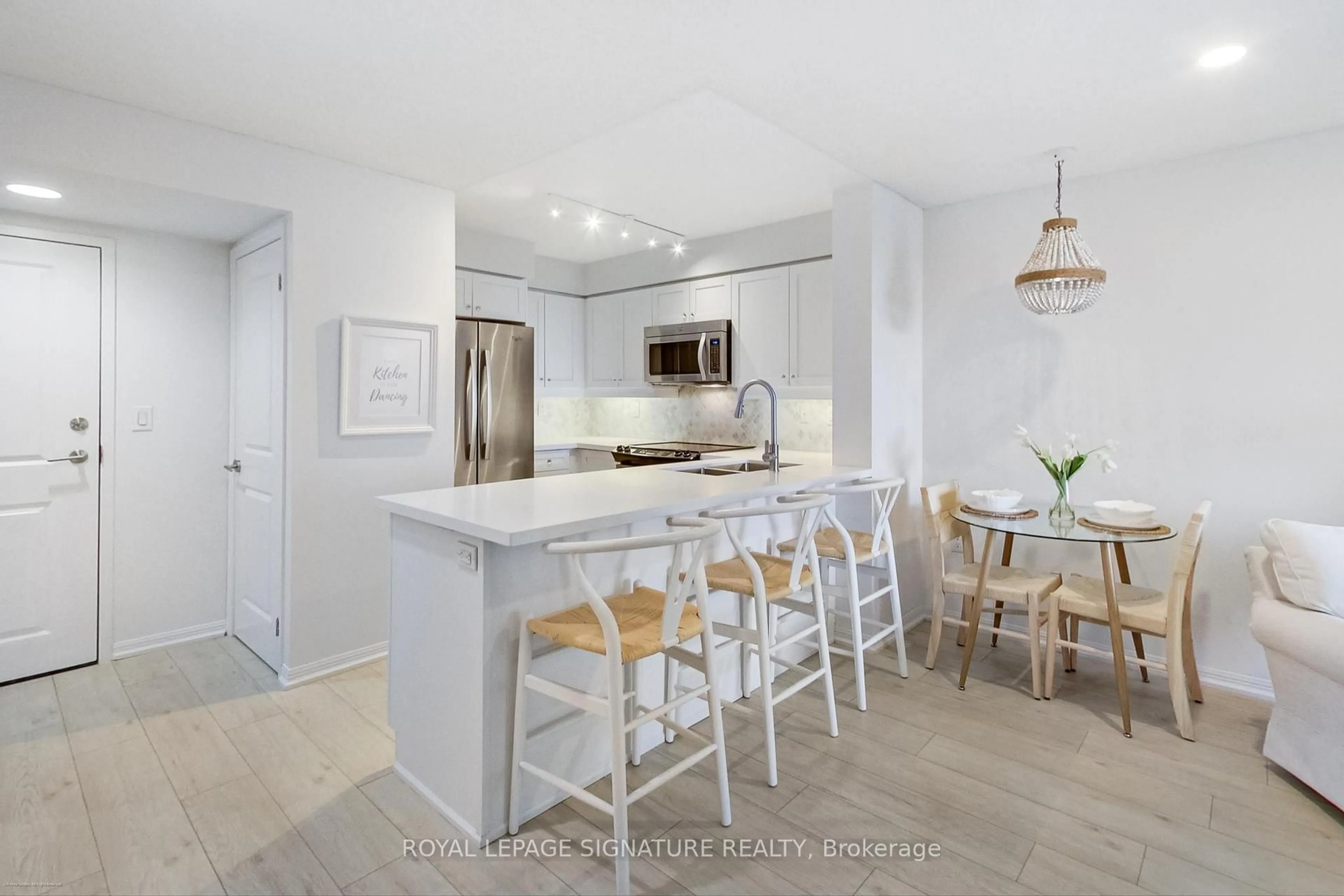 Open concept kitchen, ceramic/tile floor for 125 Western Battery Rd #1509, Toronto Ontario M6K 3R8
