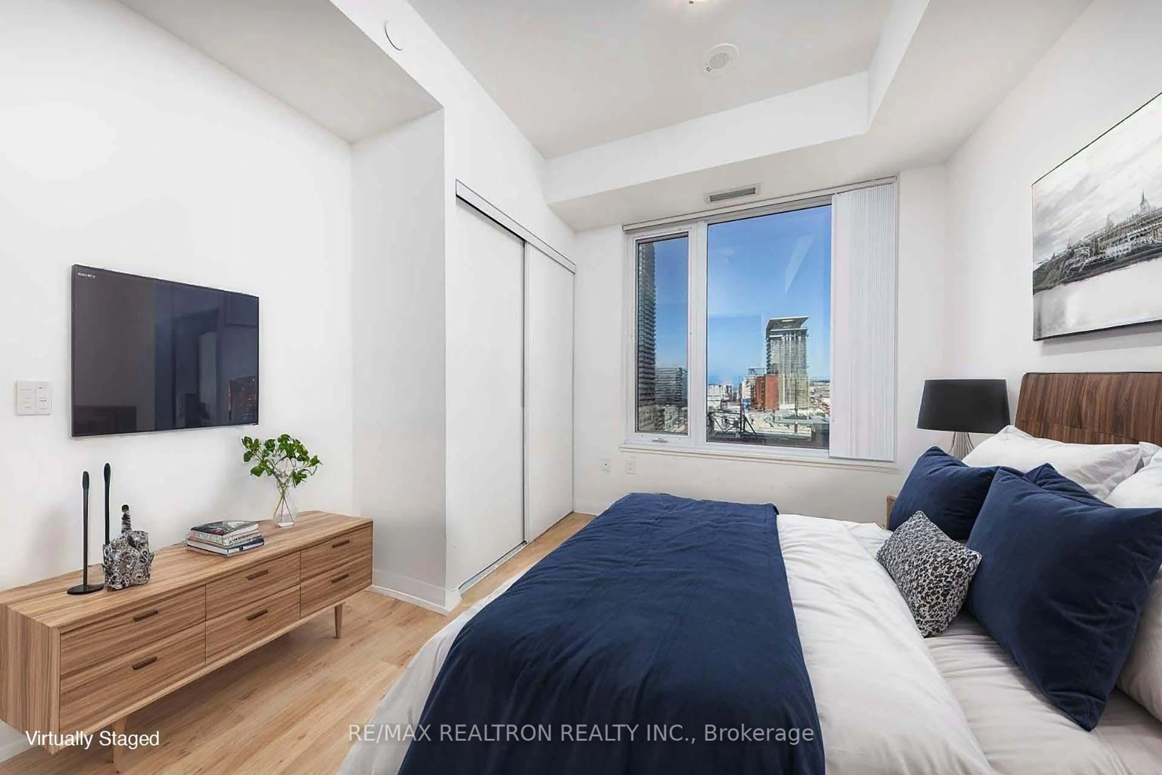 A pic of a room for 50 Dunfield Ave #1917, Toronto Ontario M4S 0E4