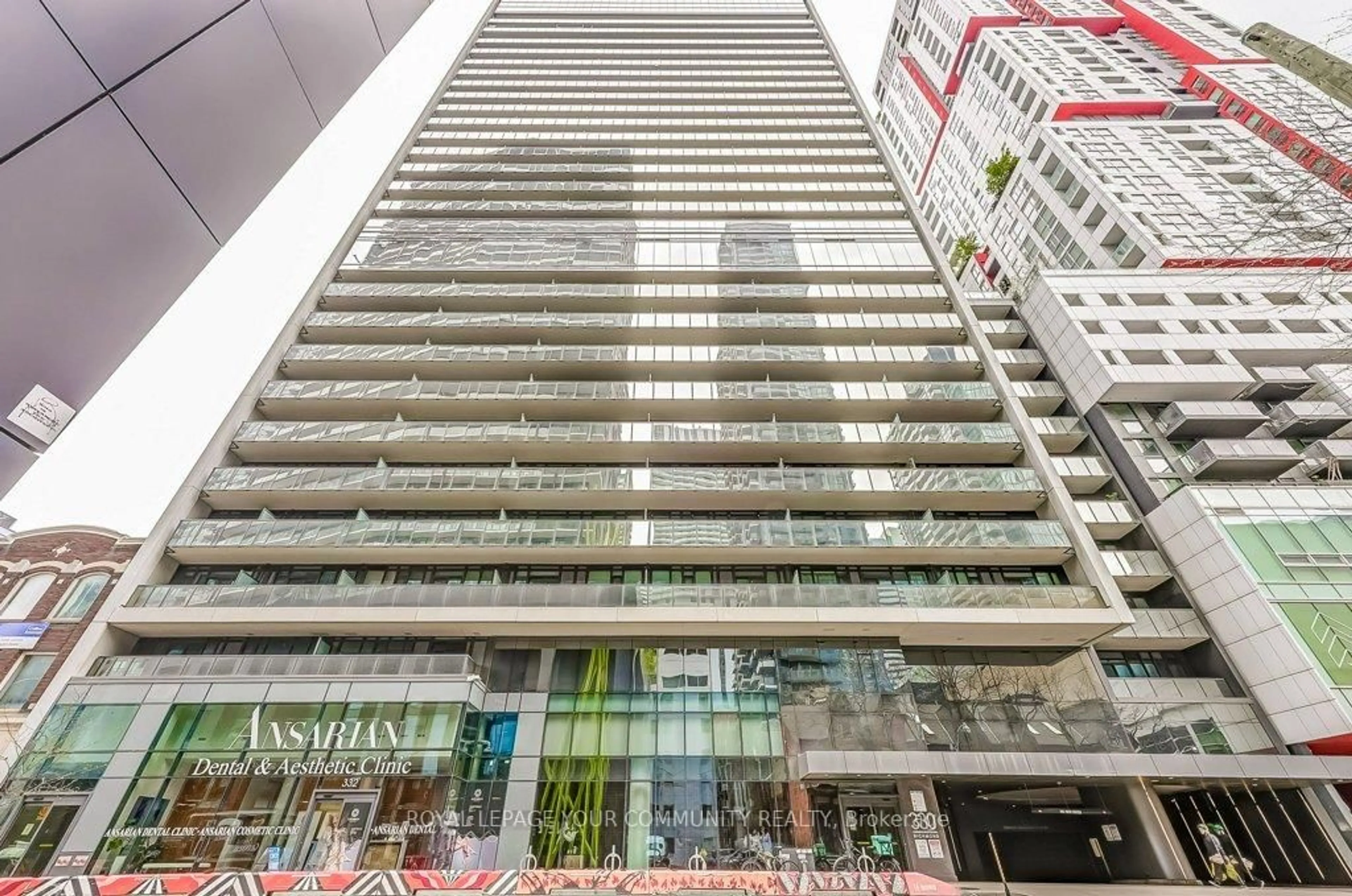 Indoor foyer for 330 Richmond St #2712, Toronto Ontario M5V 1X2