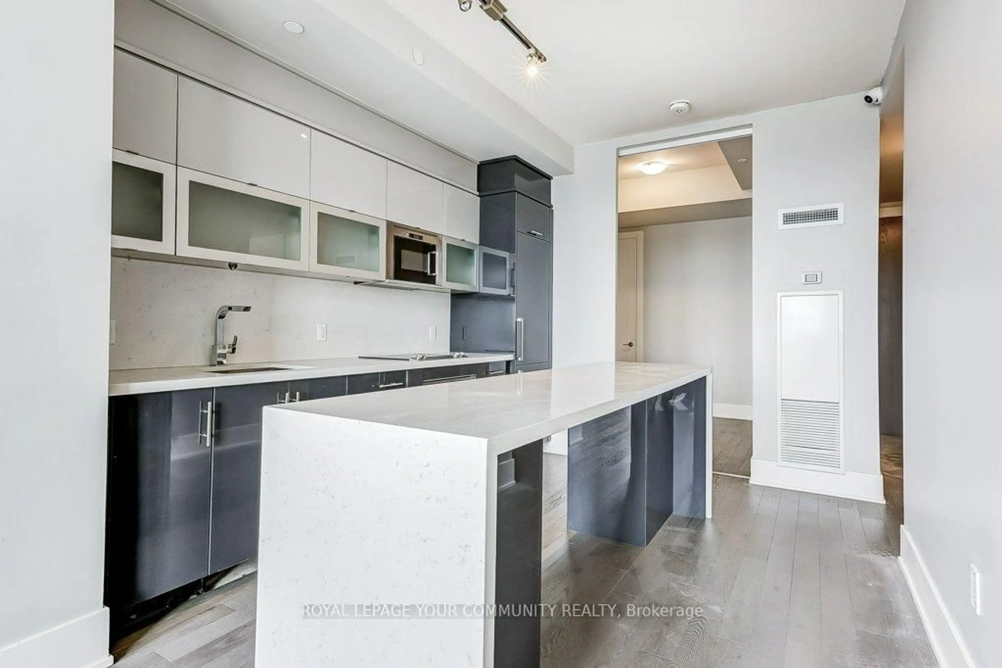 Unknown for 330 Richmond St #2712, Toronto Ontario M5V 1X2