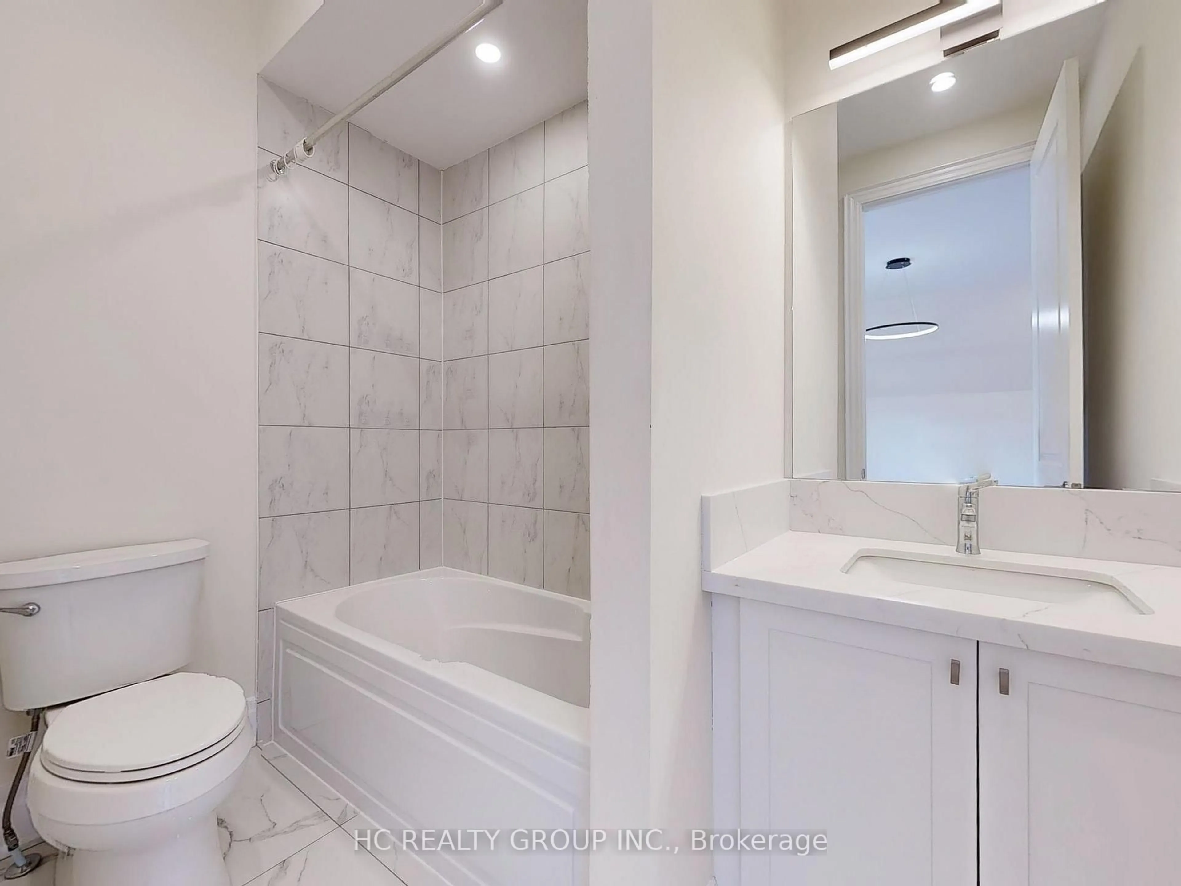 Standard bathroom, ceramic/tile floor for 6 Becky Cheung Crt, Toronto Ontario M2M 0B7