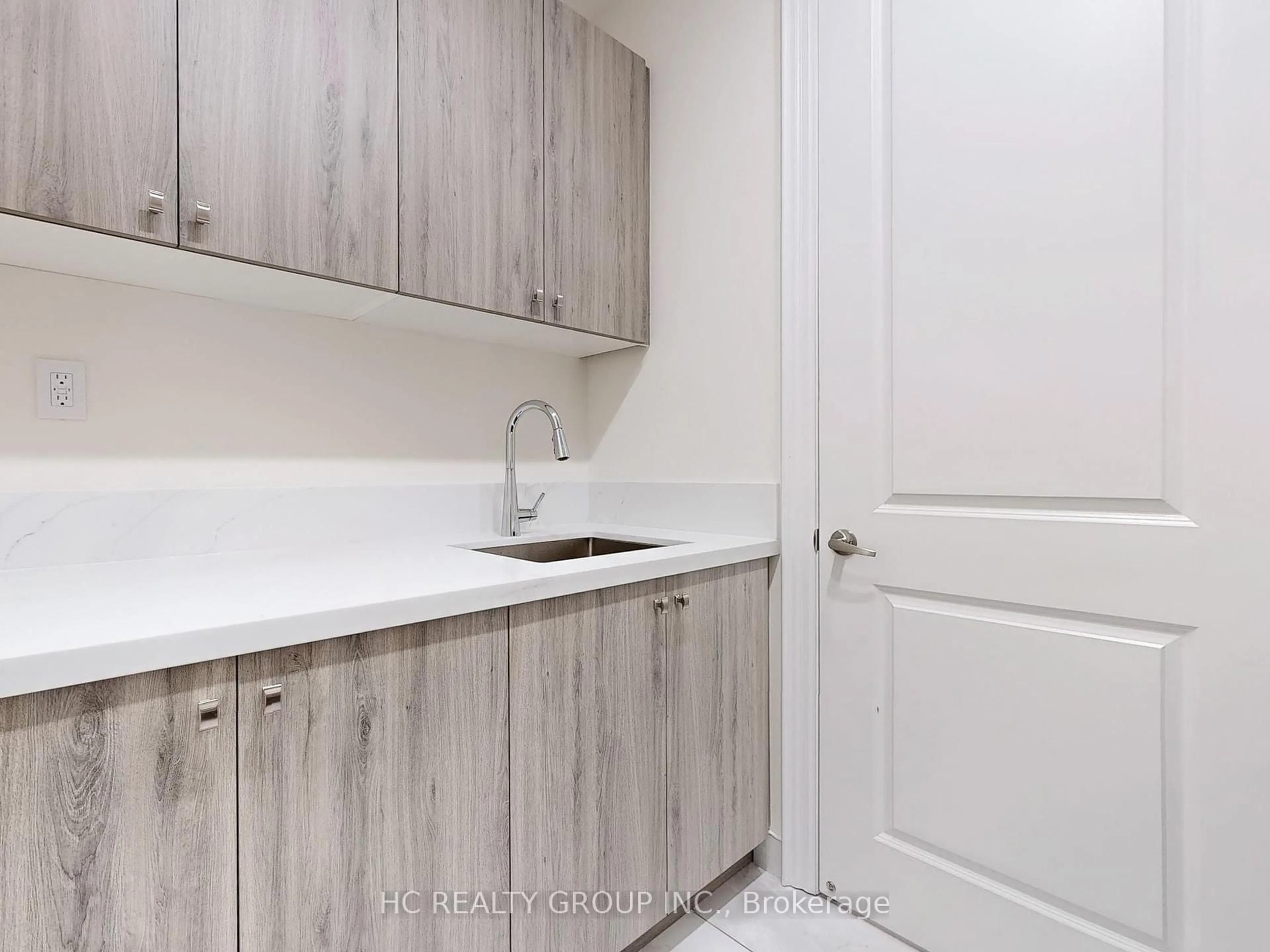 Laundry room for 6 Becky Cheung Crt, Toronto Ontario M2M 0B7