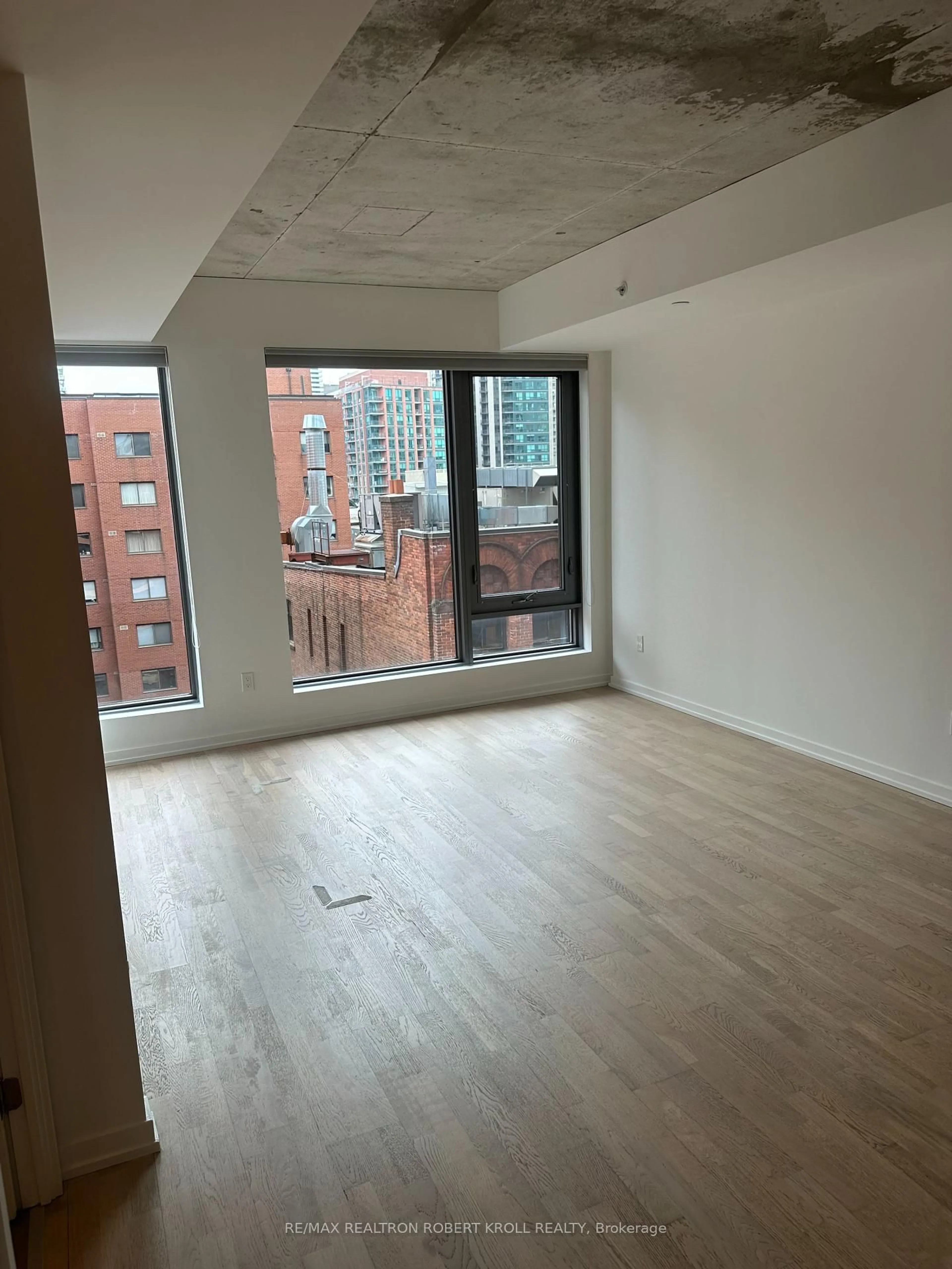 A pic of a room for 60 Colborne St #615, Toronto Ontario M5E 1E3