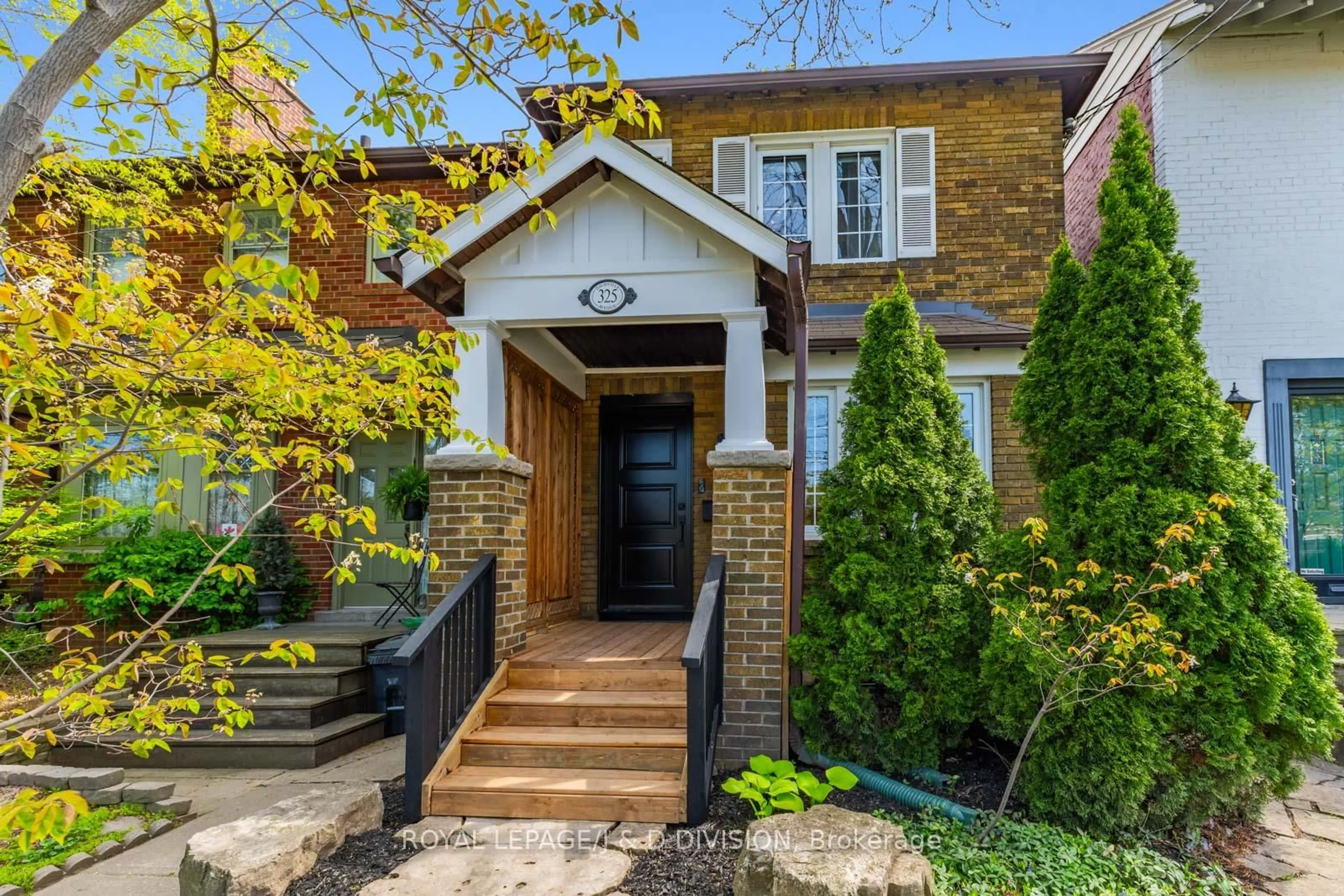 Home with brick exterior material, street for 325 Davisville Ave, Toronto Ontario M4S 1H1