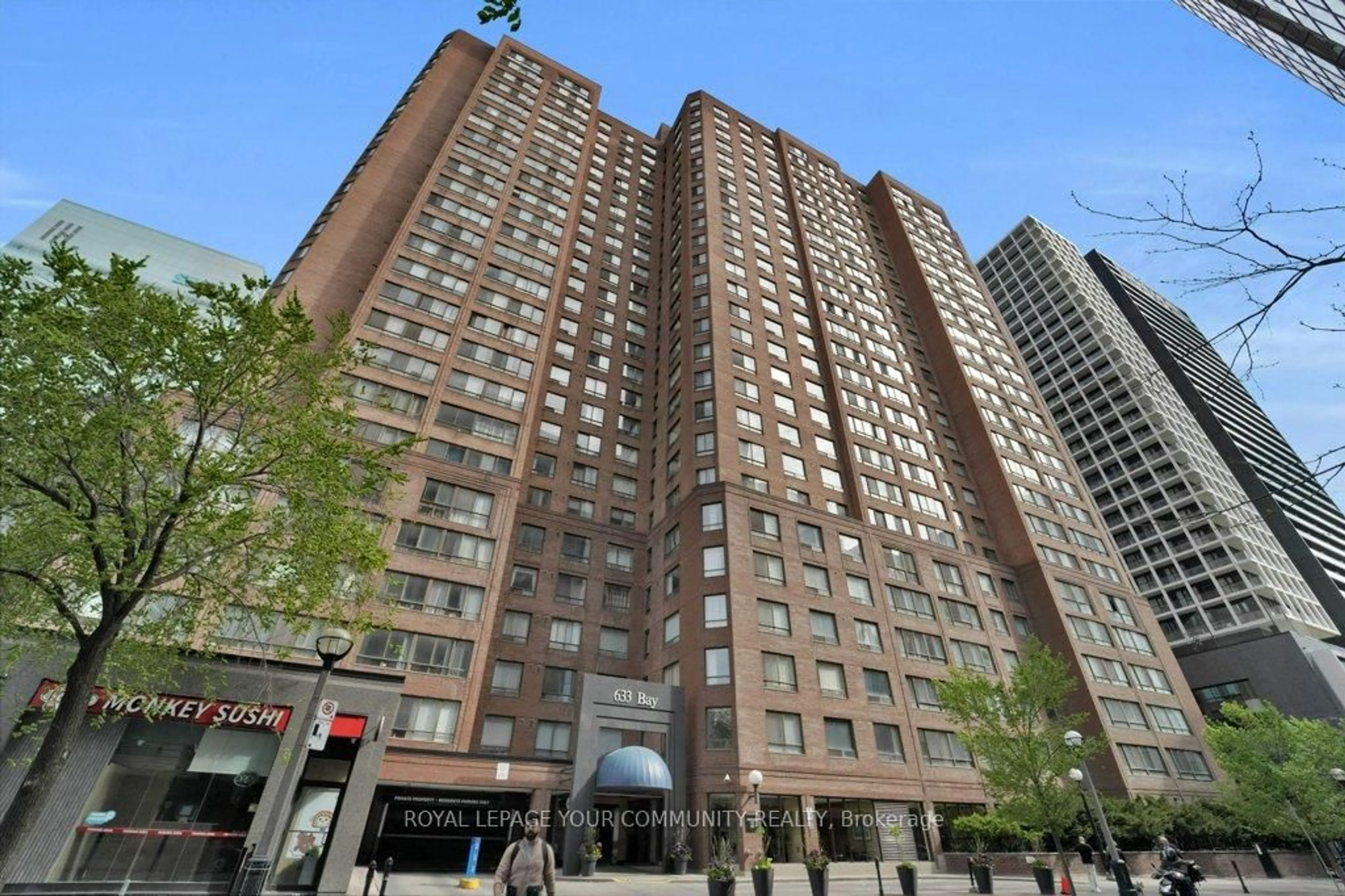 Patio, building for 633 Bay St #2512, Toronto Ontario M5G 2G4