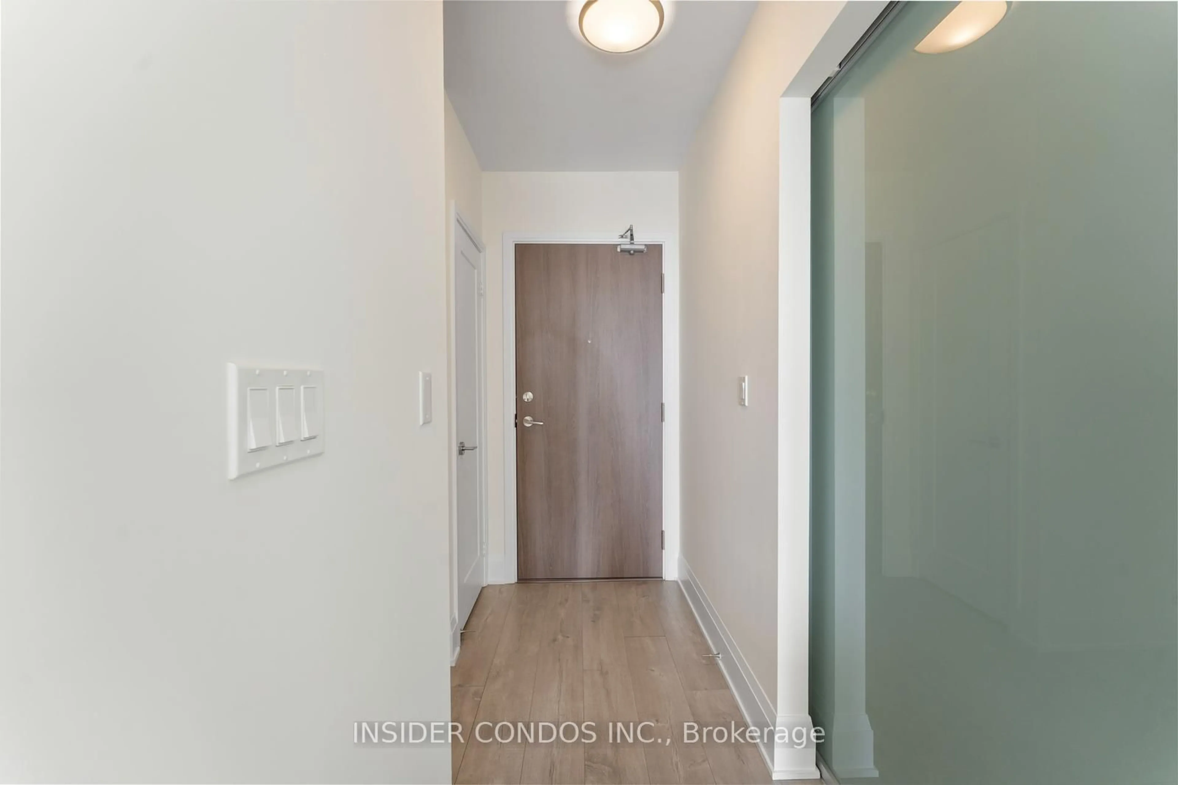 Indoor entryway for 27 Bathurst St #1203, Toronto Ontario M5V 0R1
