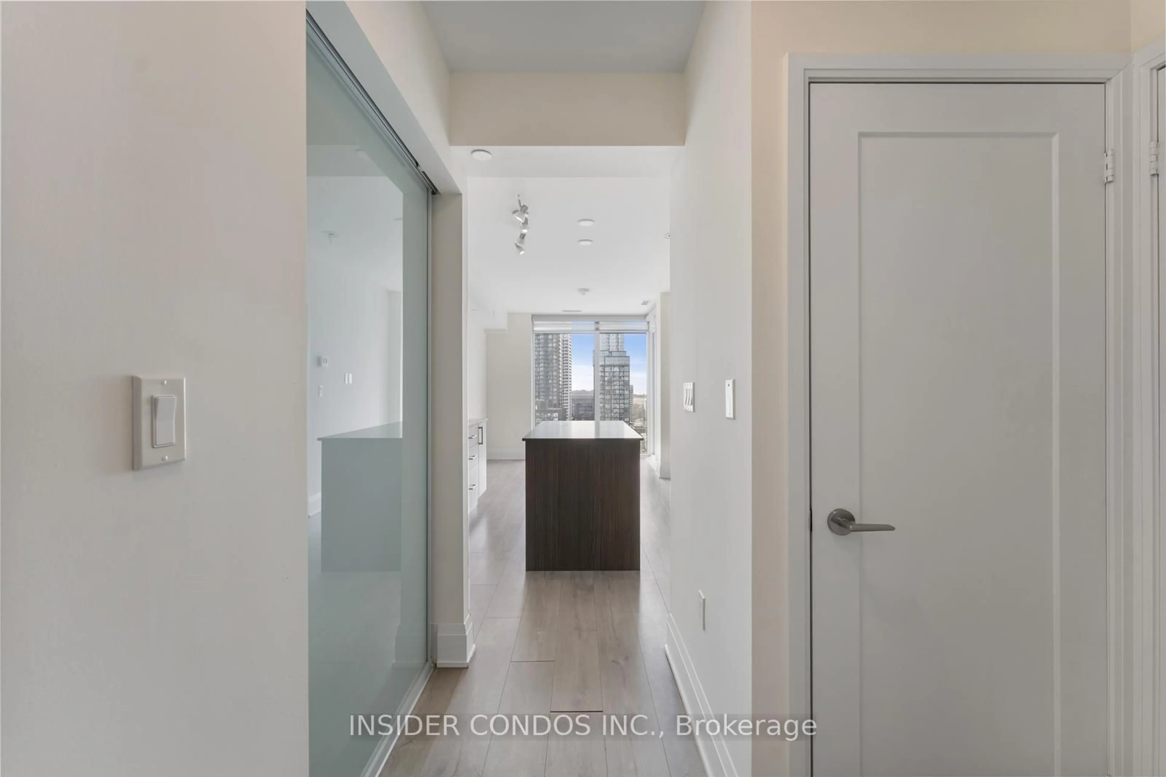 Indoor entryway for 27 Bathurst St #1203, Toronto Ontario M5V 0R1