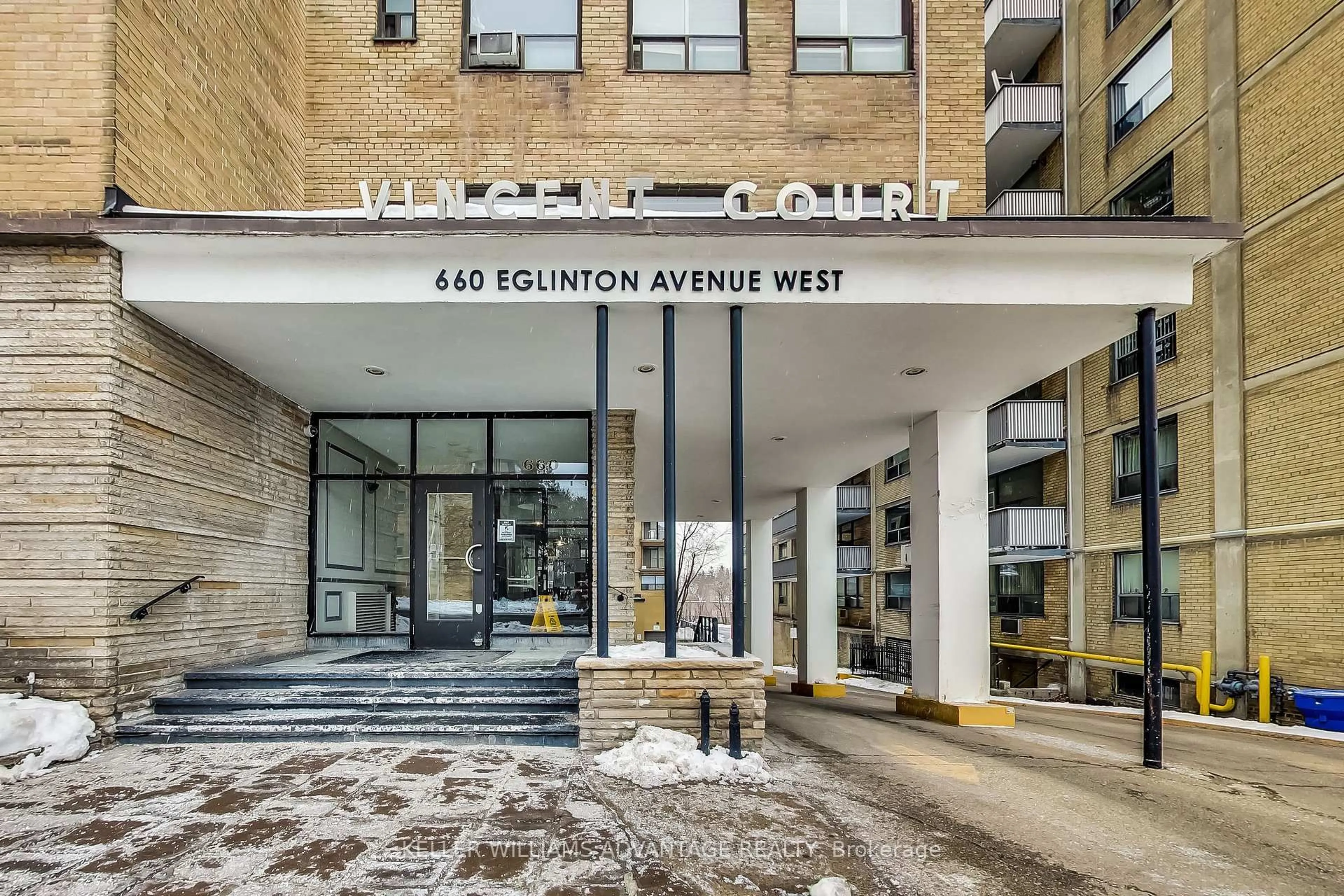 Indoor foyer for 660 Eglinton Ave #415, Toronto Ontario M5N 1C3
