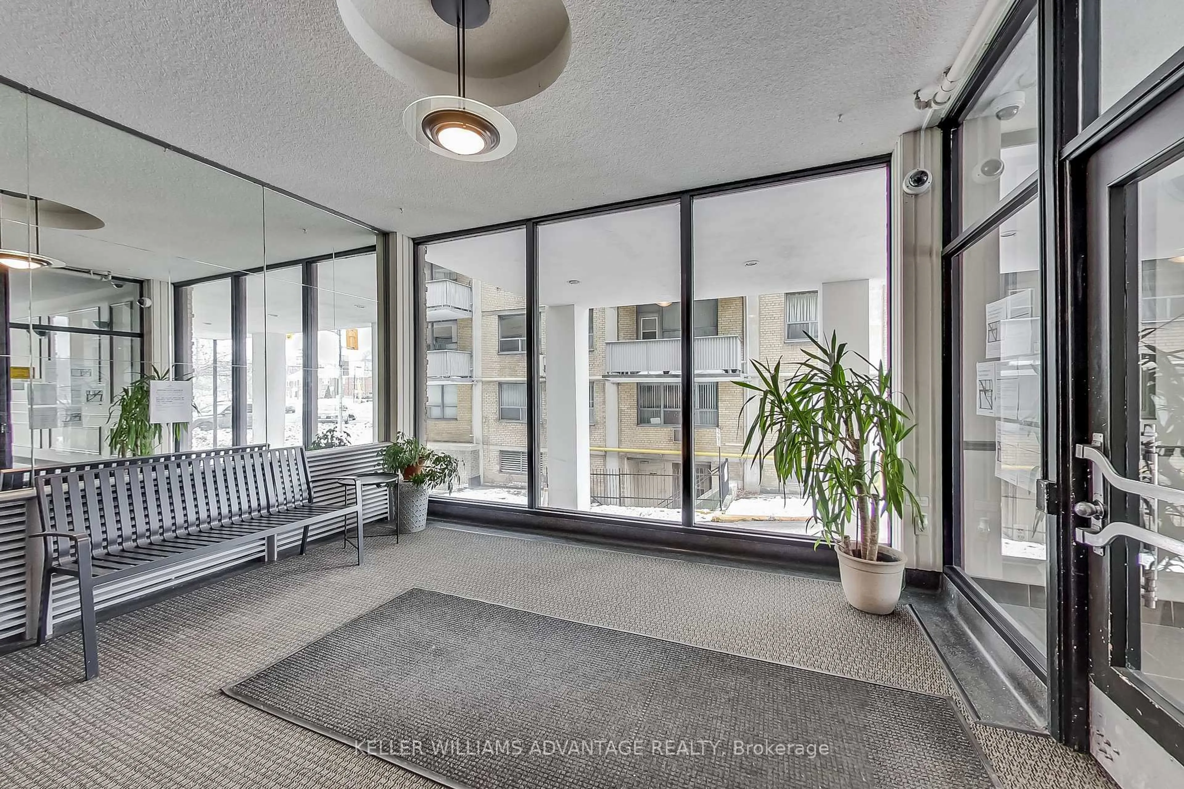 Indoor foyer for 660 Eglinton Ave #415, Toronto Ontario M5N 1C3