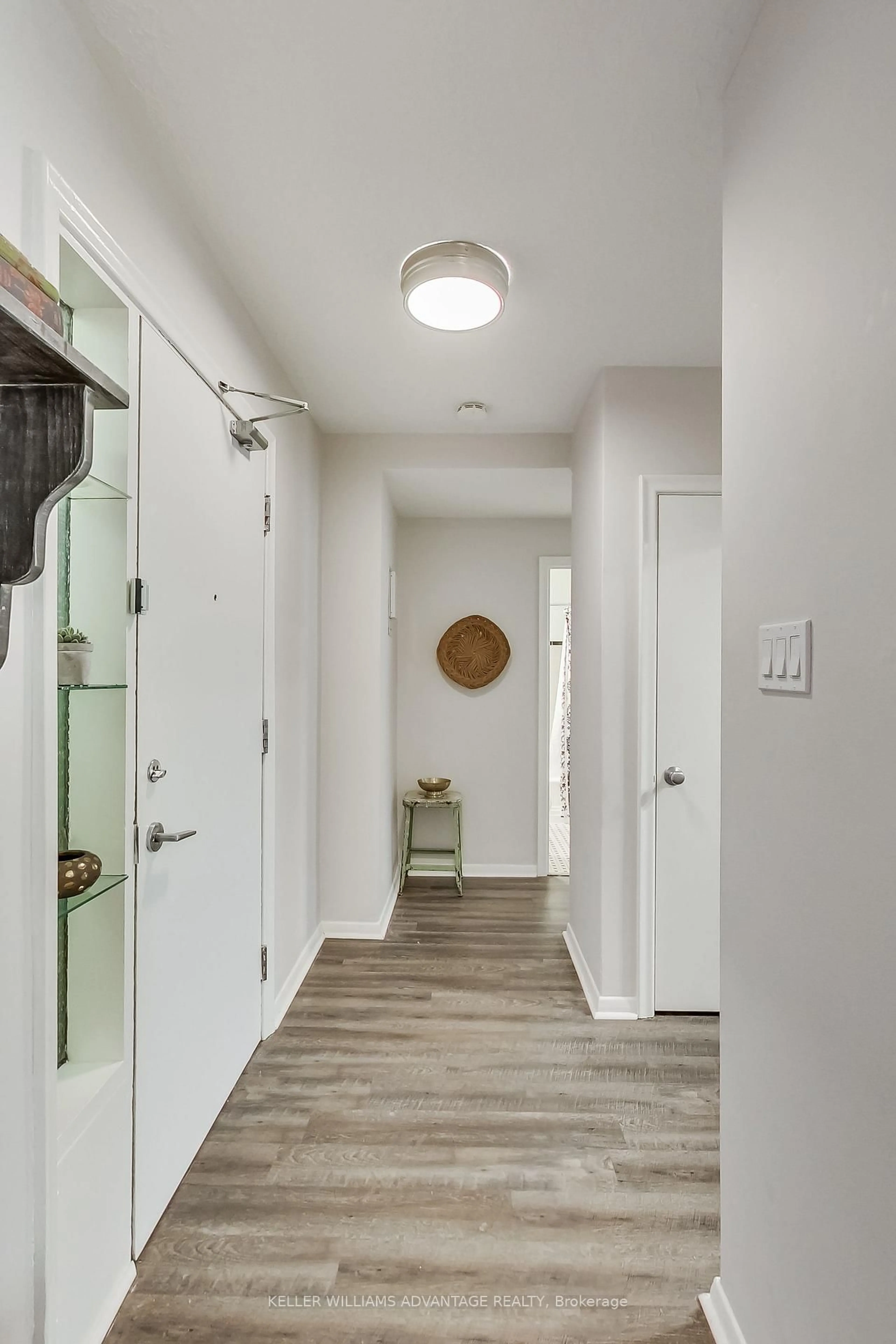 Indoor entryway for 660 Eglinton Ave #415, Toronto Ontario M5N 1C3