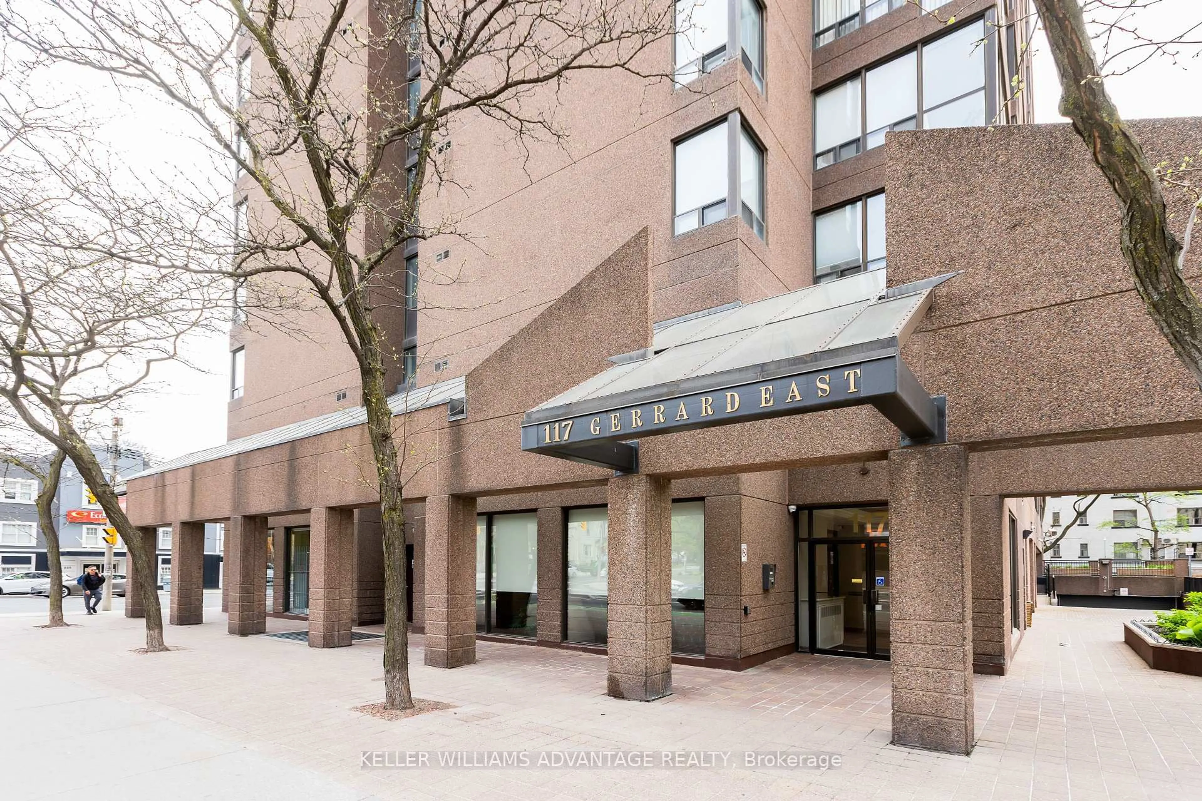 Indoor foyer for 117 Gerrard St #404, Toronto Ontario M5B 2L4