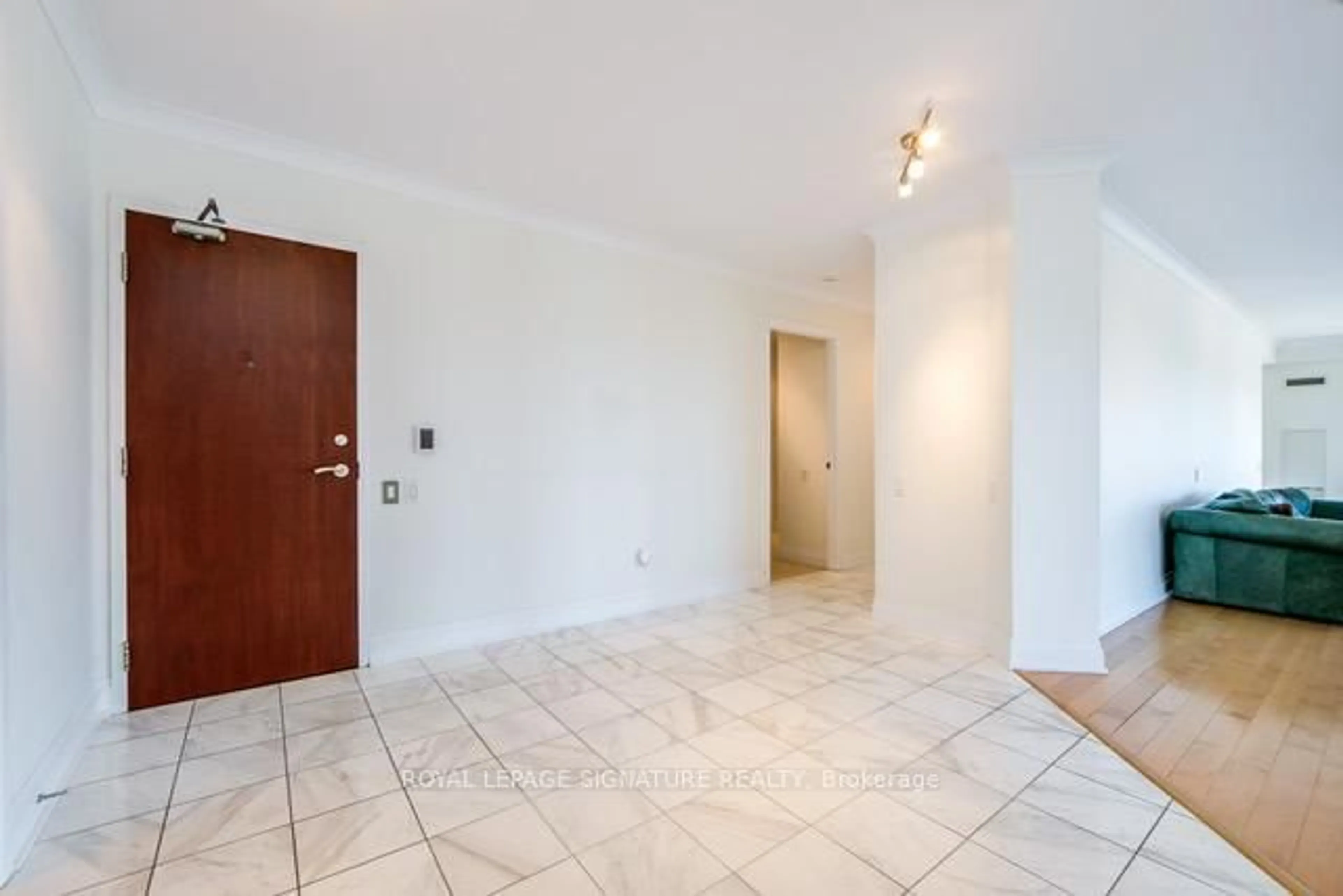 Indoor foyer for 2181 Yonge St #3103, Toronto Ontario M4S 3H7