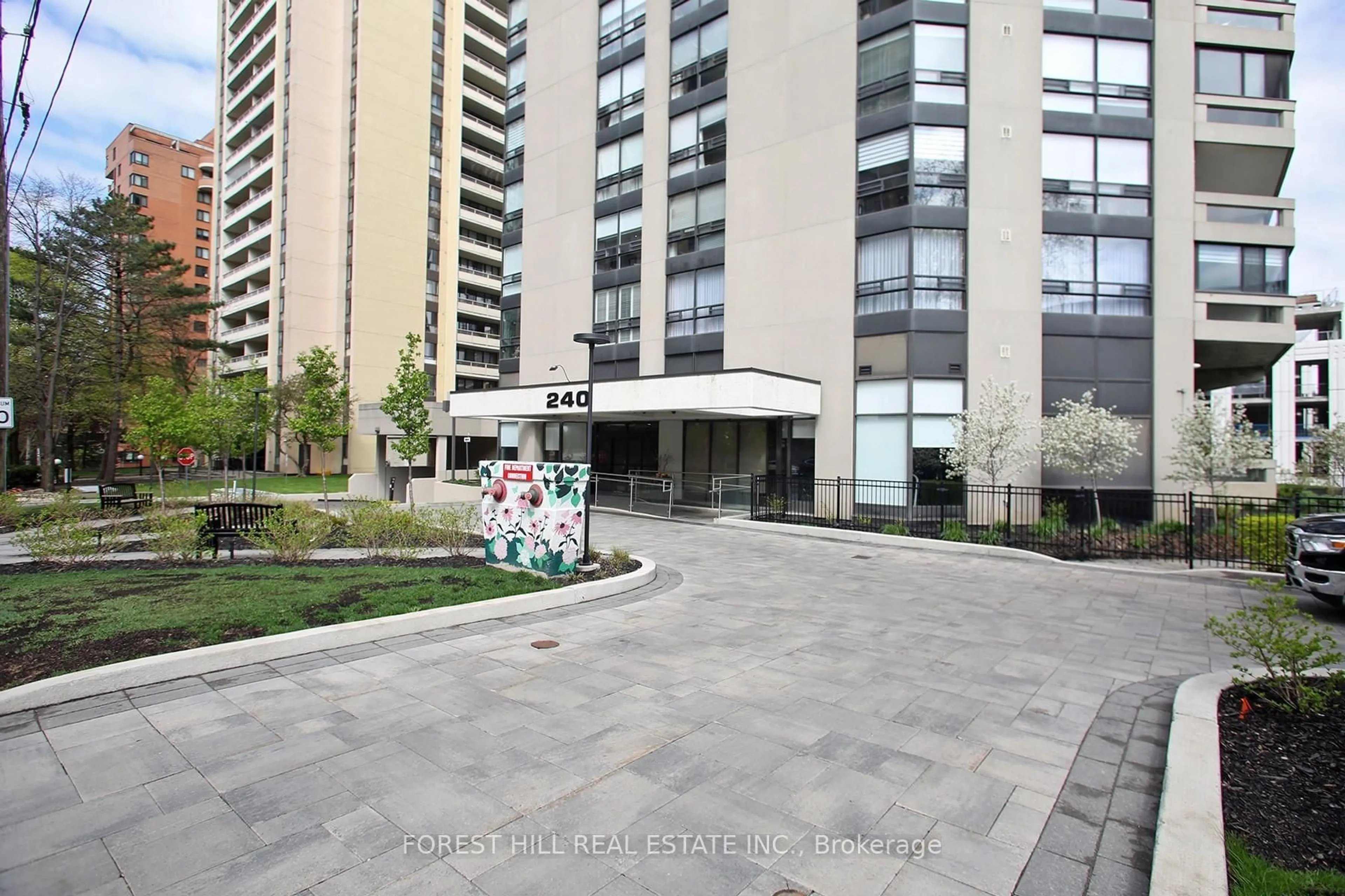 Patio, street for 240 Heath St #1601, Toronto Ontario M5P 3L5