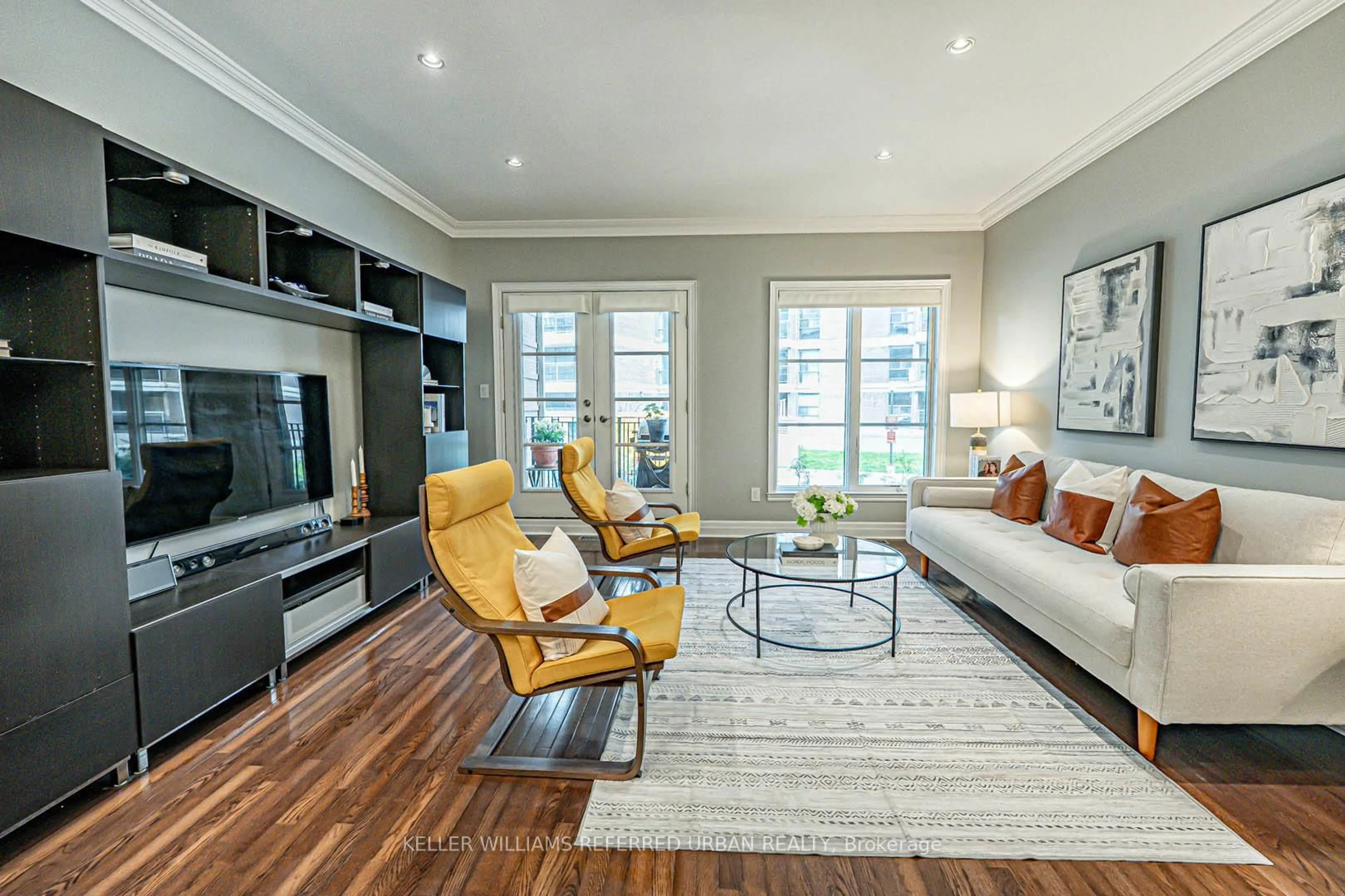 Living room with furniture, unknown for 67 Pleasant Blvd, Toronto Ontario M4T 1K2