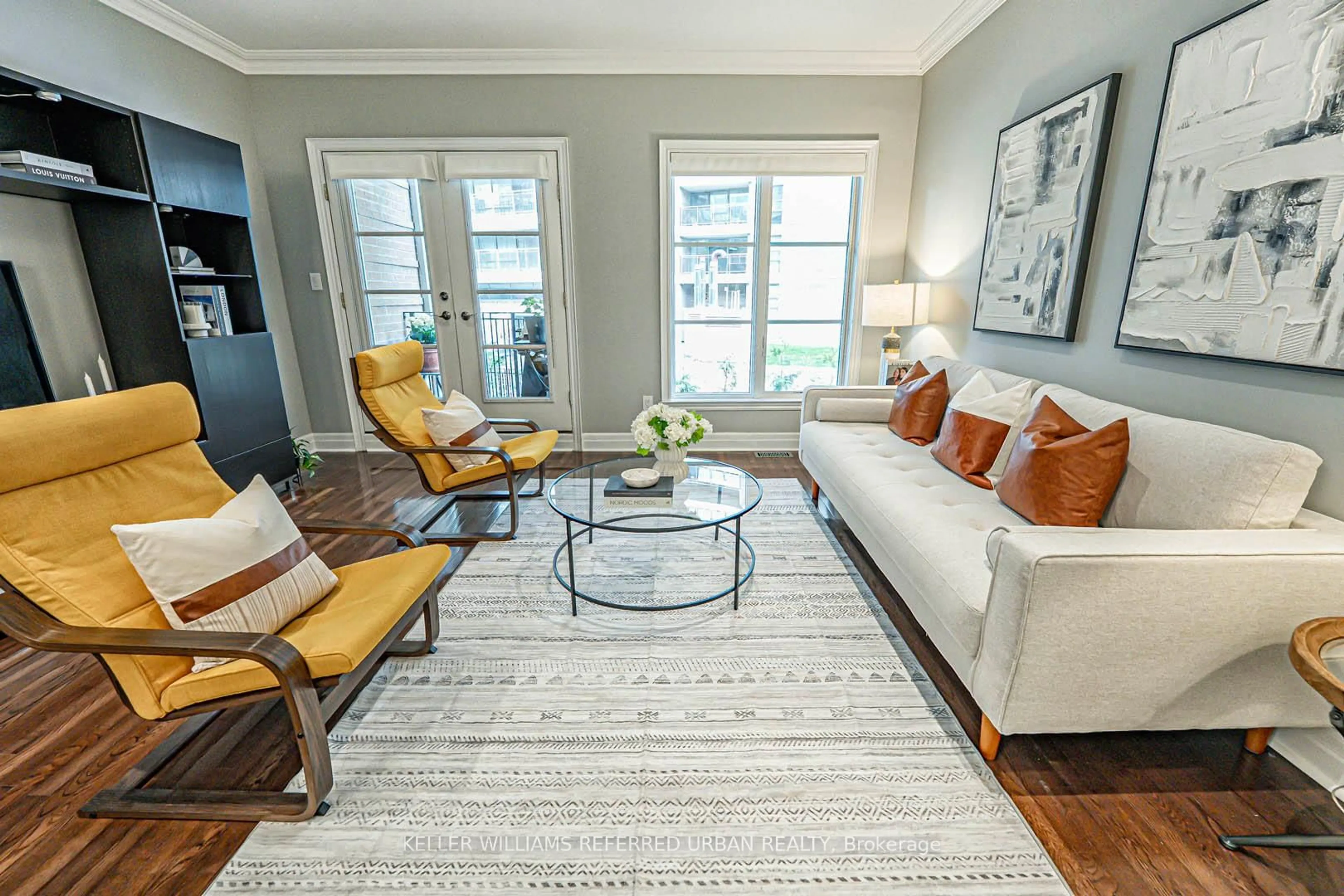 Living room with furniture, unknown for 67 Pleasant Blvd, Toronto Ontario M4T 1K2