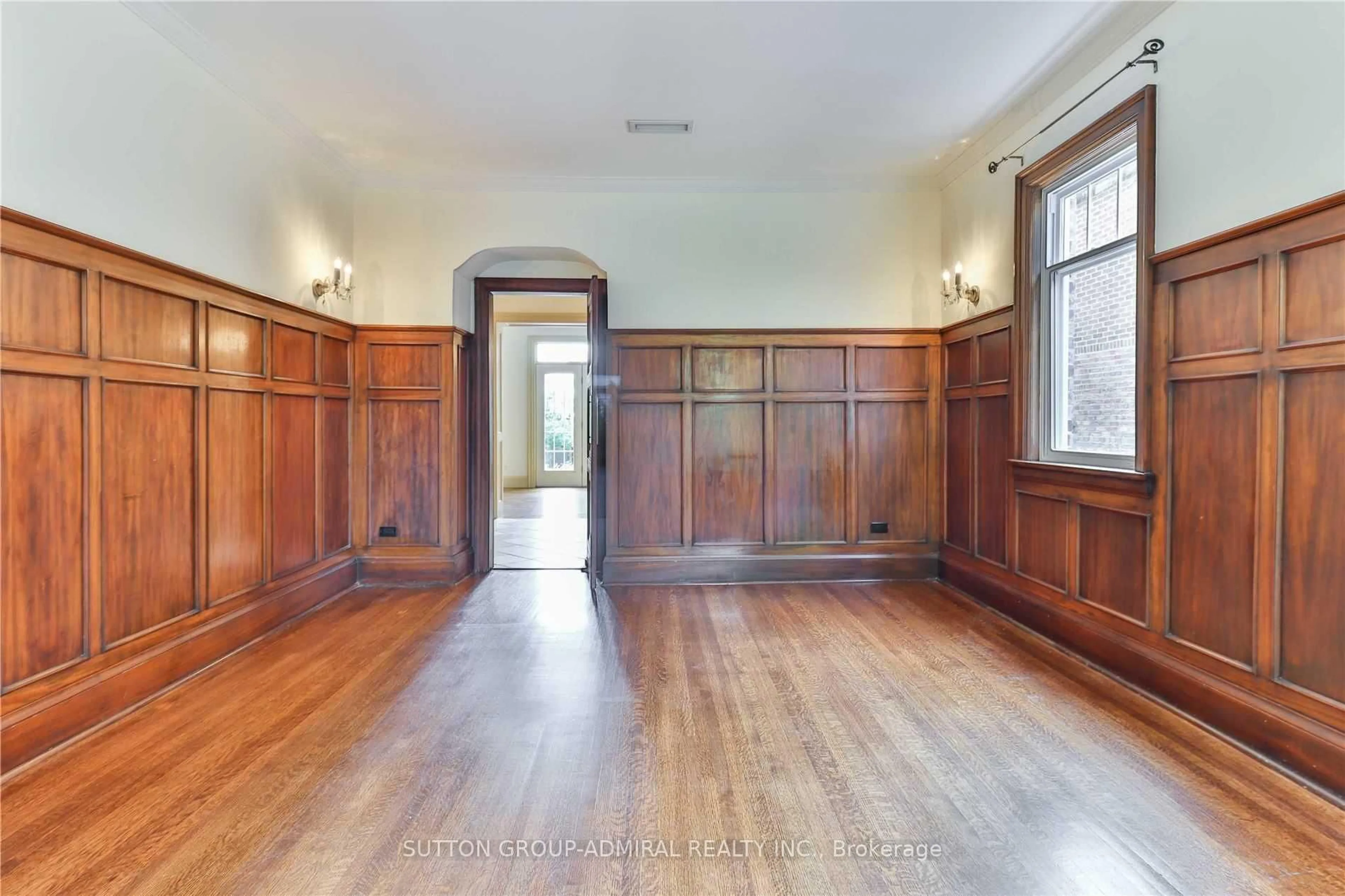 A pic of a room for 49 Hillcrest Dr, Toronto Ontario M6G 2E2