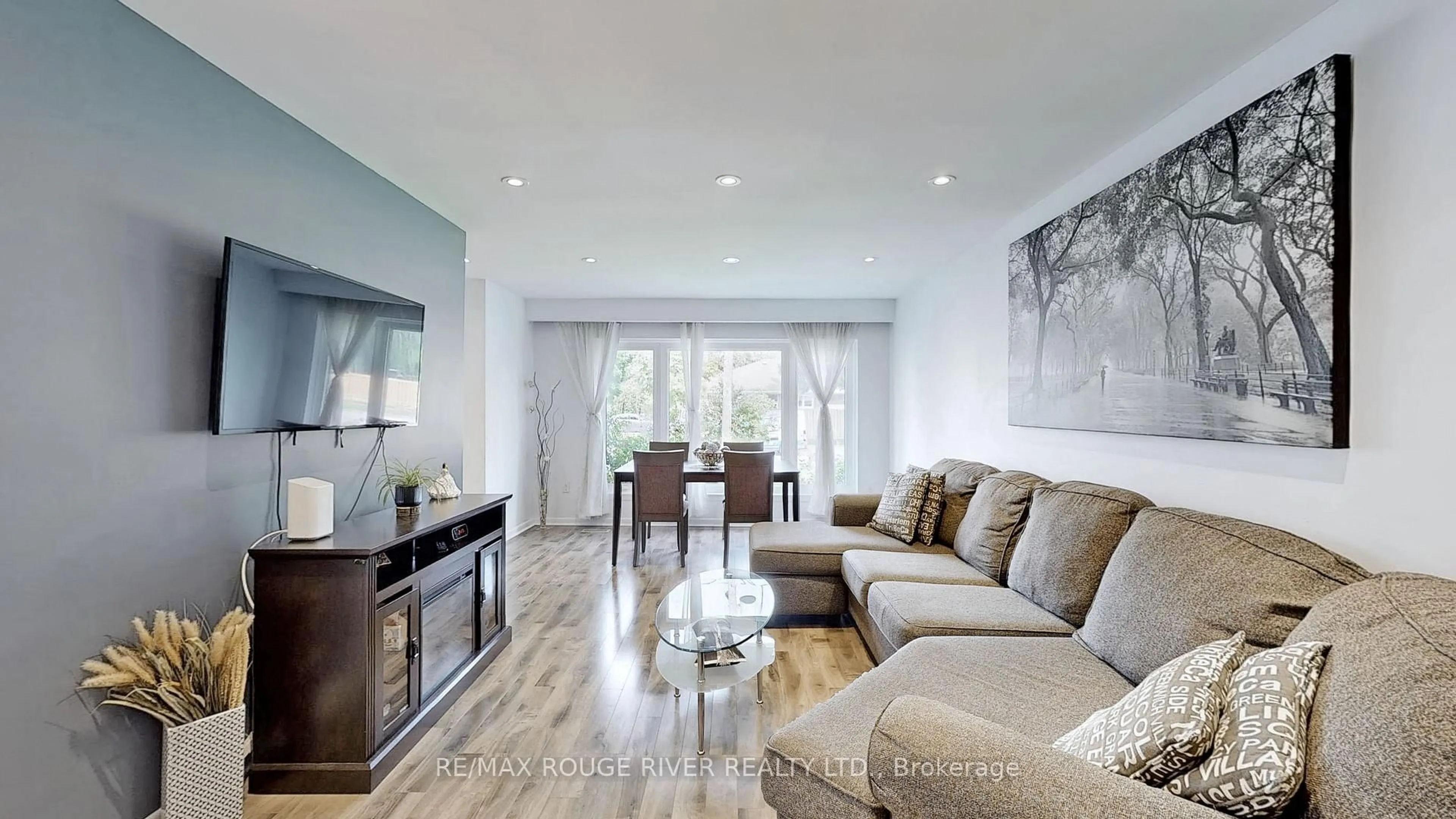 Living room with furniture, unknown for 112 Billington Cres, Toronto Ontario M3A 2G6