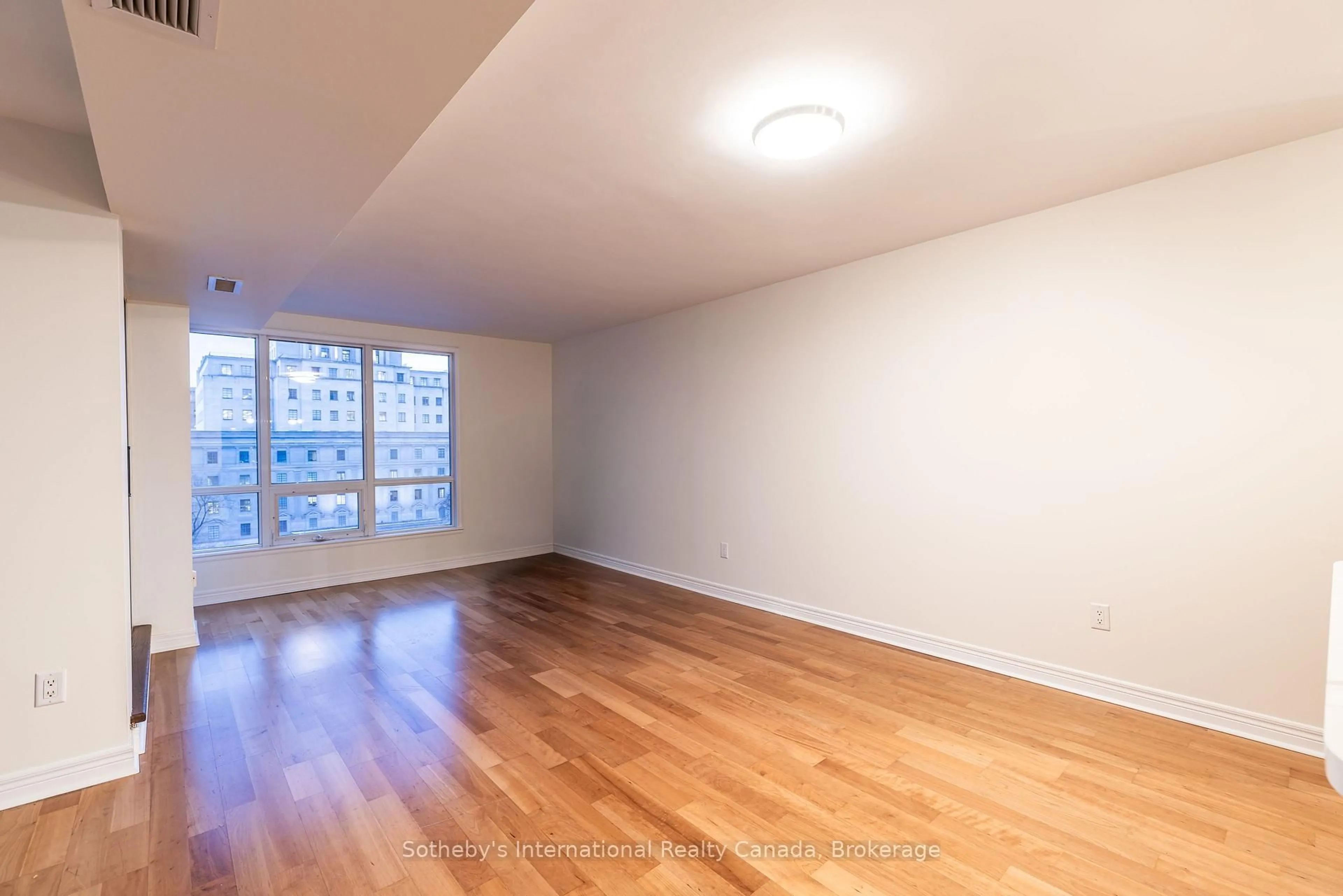 A pic of a room for 100 Hayden St #901, Toronto Ontario M4Y 3C7