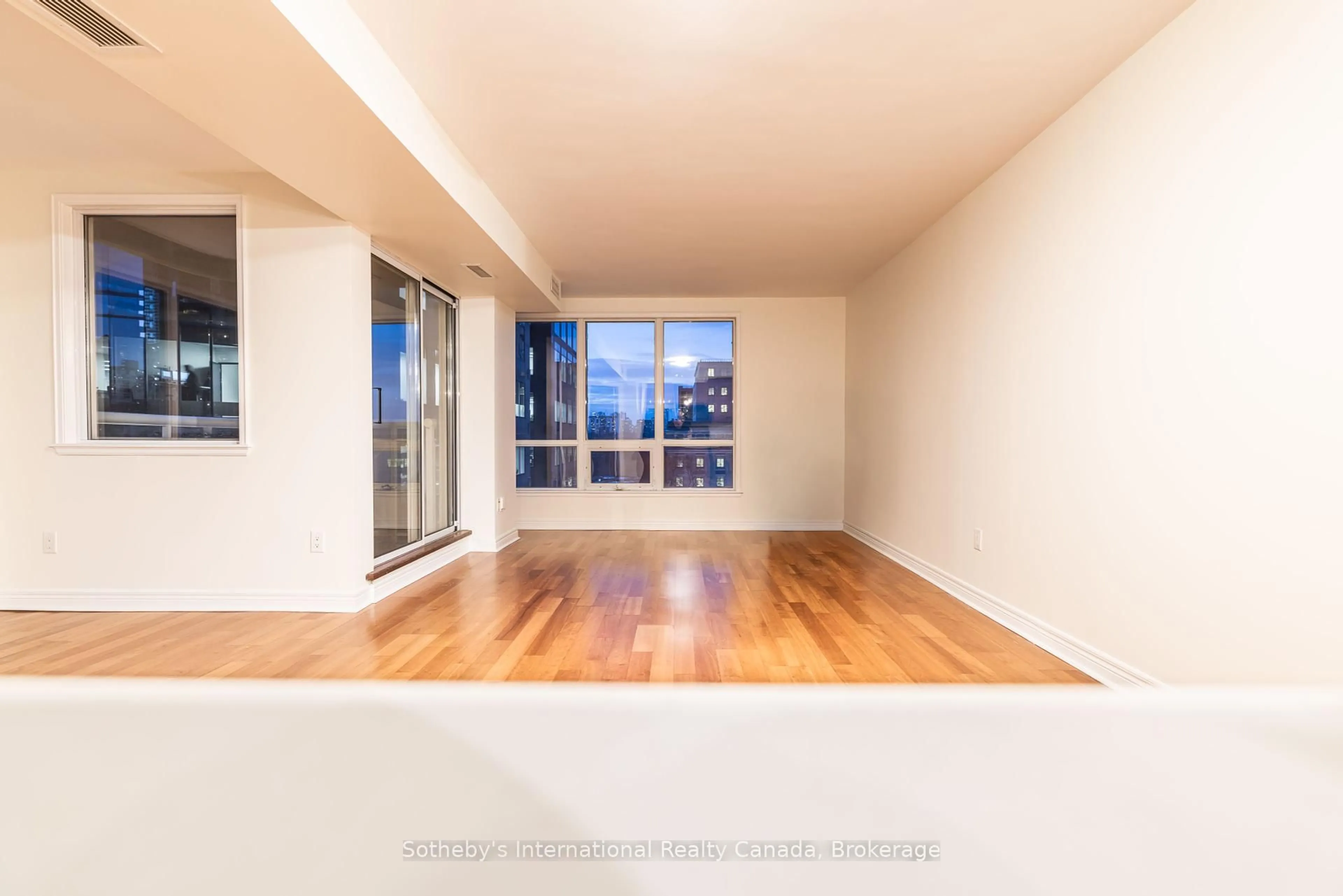Unknown for 100 Hayden St #901, Toronto Ontario M4Y 3C7