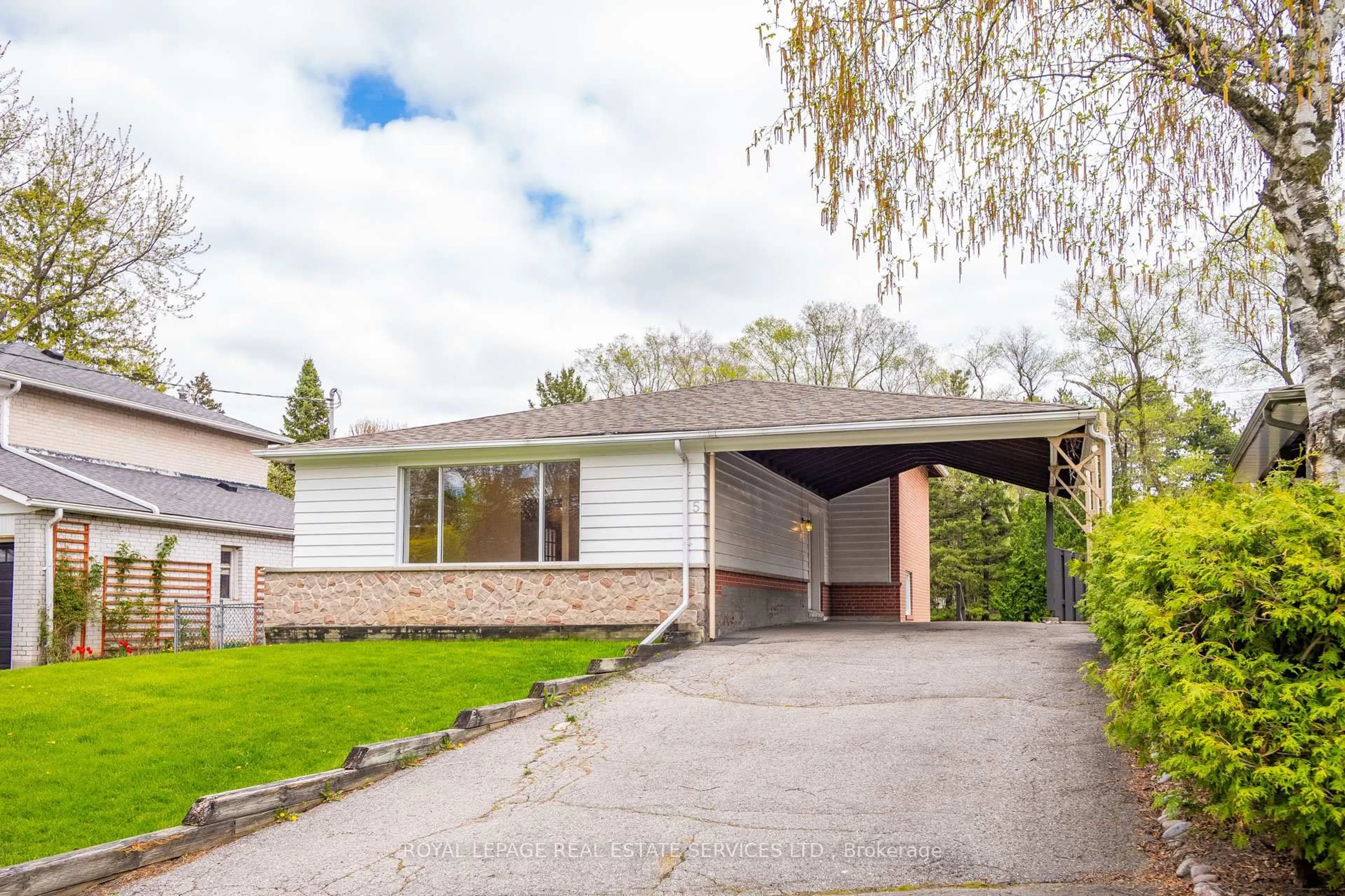 Home with brick exterior material, street for 5 Longhope Pl, Toronto Ontario M2J 1Y1