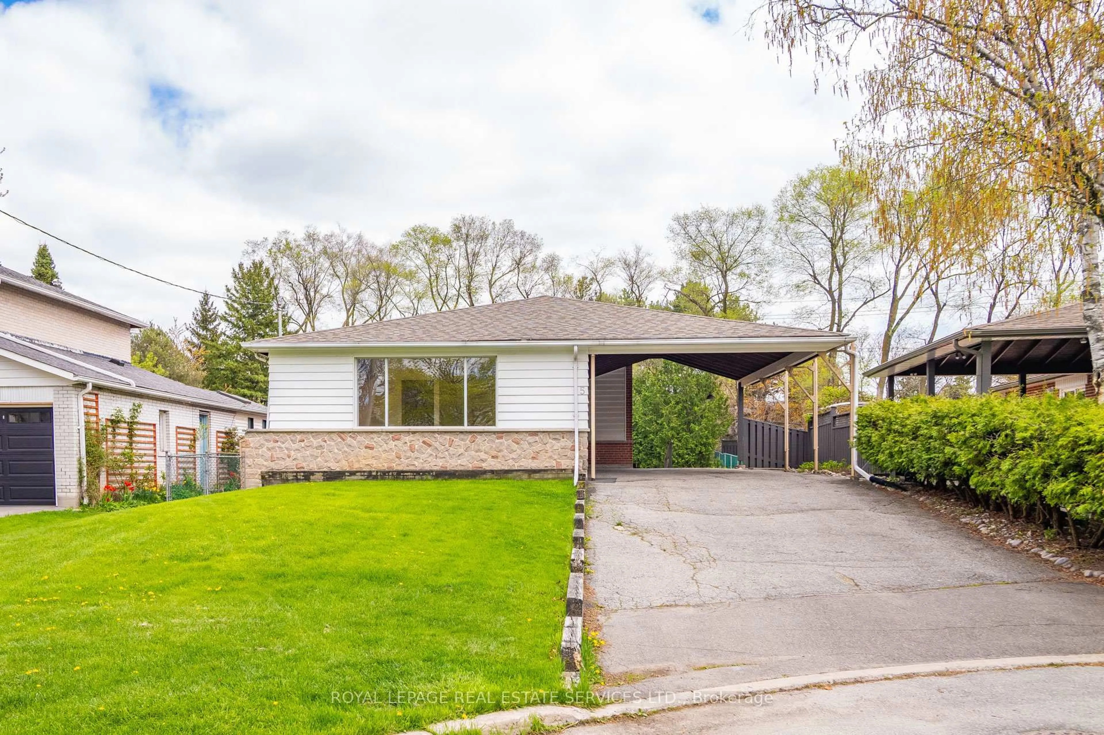 Home with vinyl exterior material, street for 5 Longhope Pl, Toronto Ontario M2J 1Y1