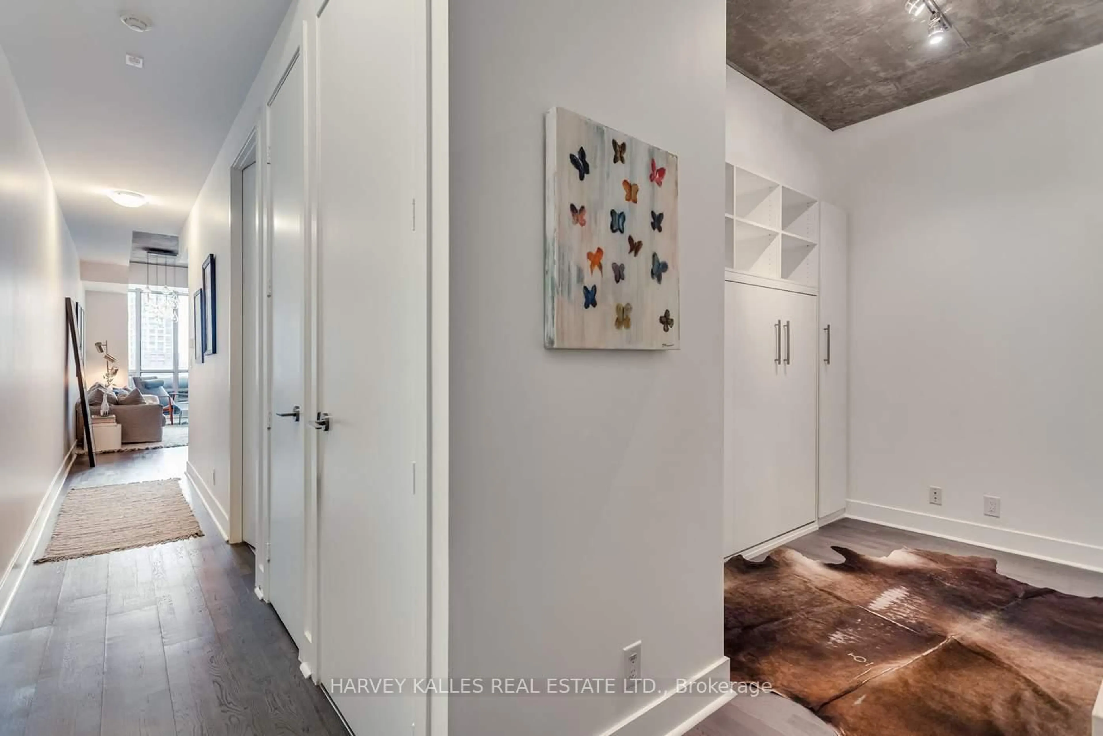 Indoor entryway for 399 Adelaide St #713, Toronto Ontario M5V 1S4