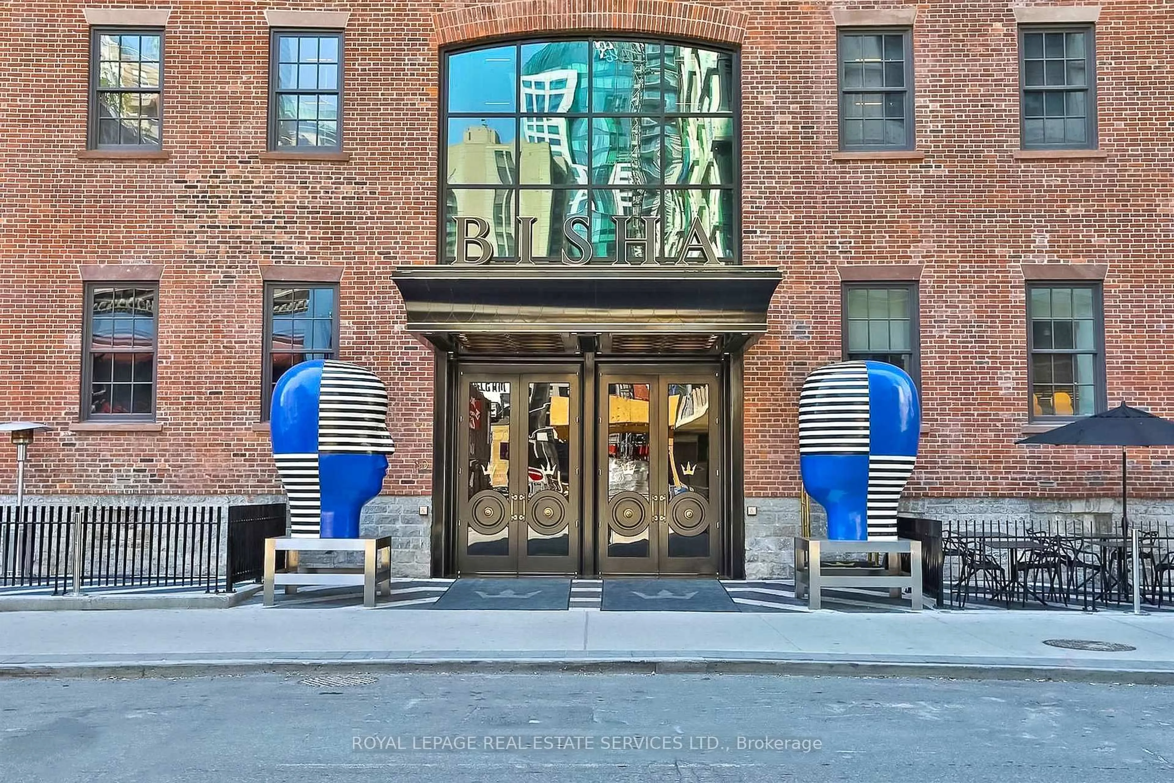 Indoor foyer for 88 Blue Jays Way #3709, Toronto Ontario M5V 0L7