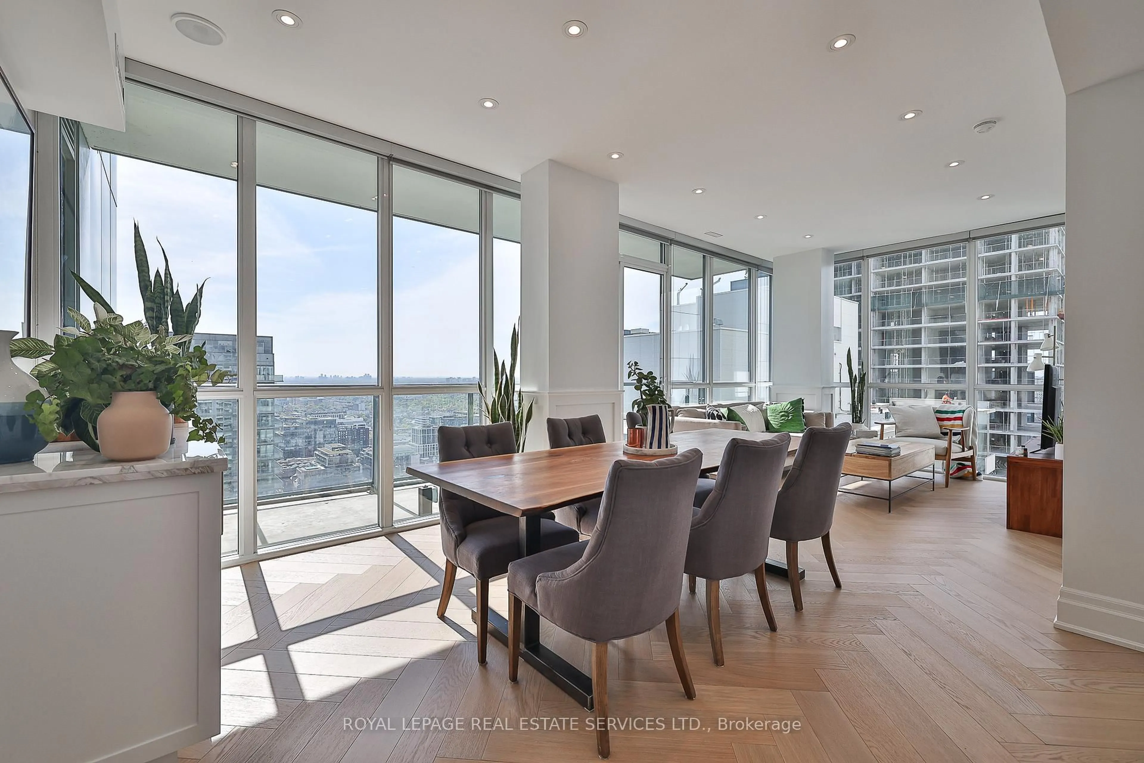 Dining room, unknown for 88 Blue Jays Way #3709, Toronto Ontario M5V 0L7