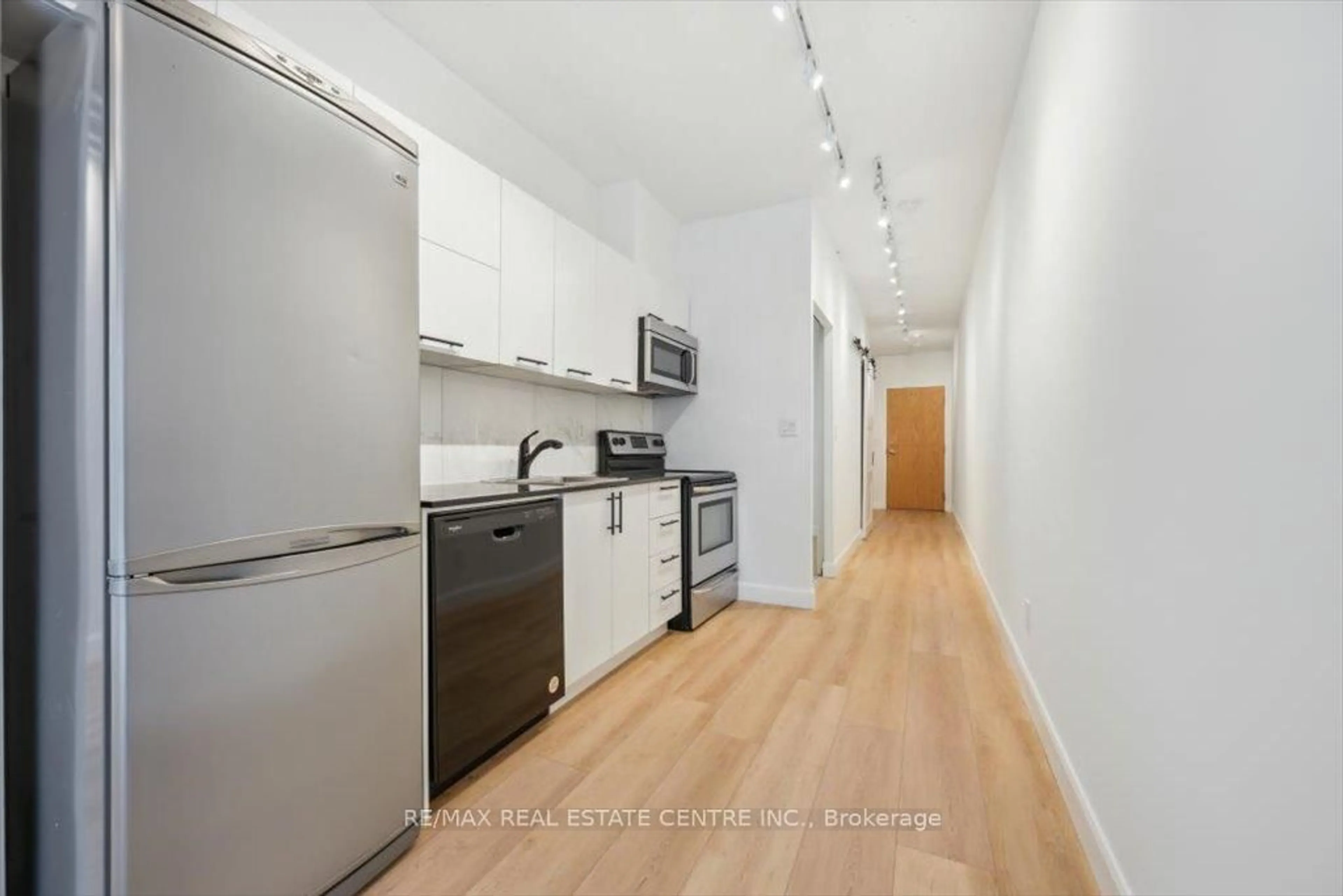 Standard kitchen, unknown for 150 Sudbury St #1407, Toronto Ontario M6J 3S8