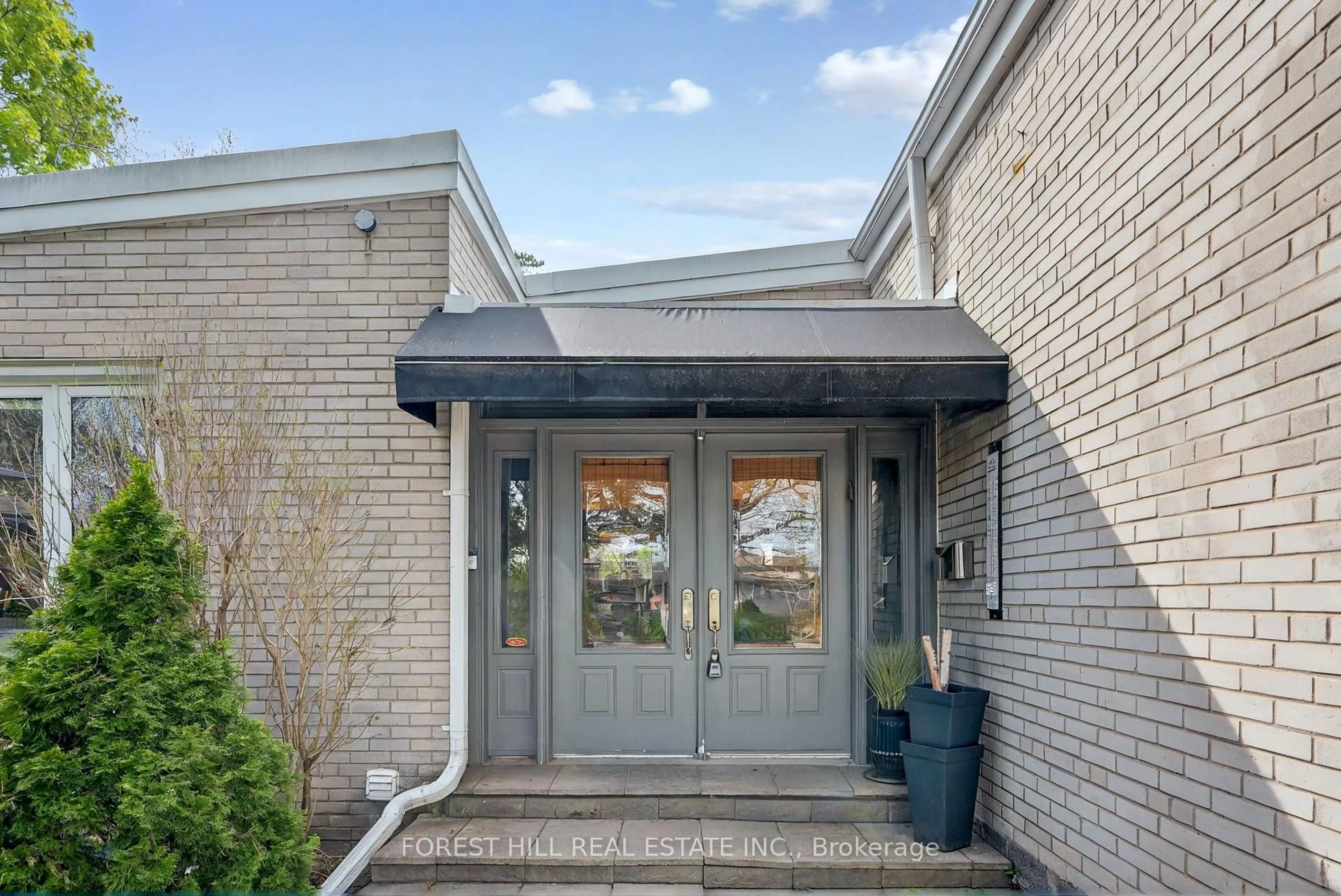 Indoor entryway for 49 Arlstan Dr, Toronto Ontario M3H 4W1