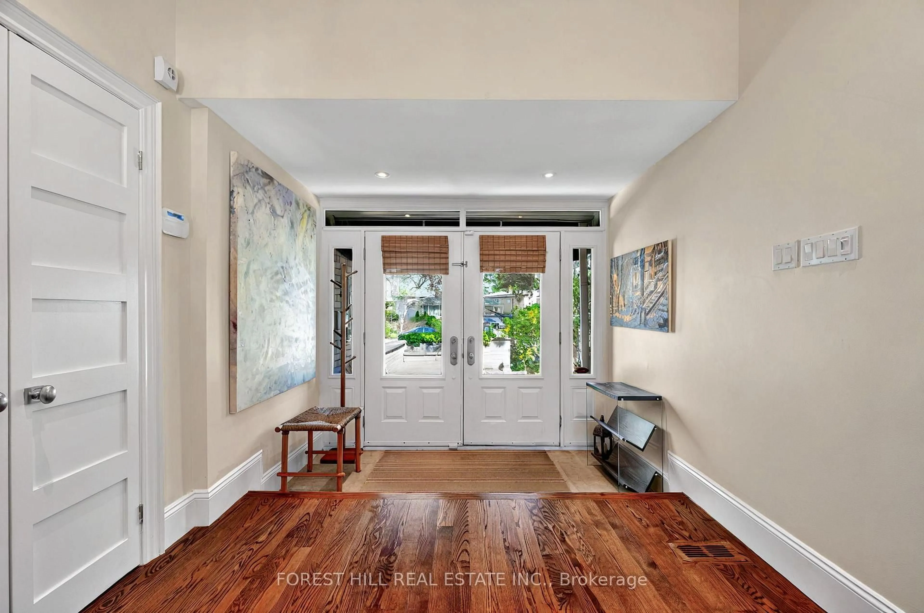 Indoor entryway for 49 Arlstan Dr, Toronto Ontario M3H 4W1