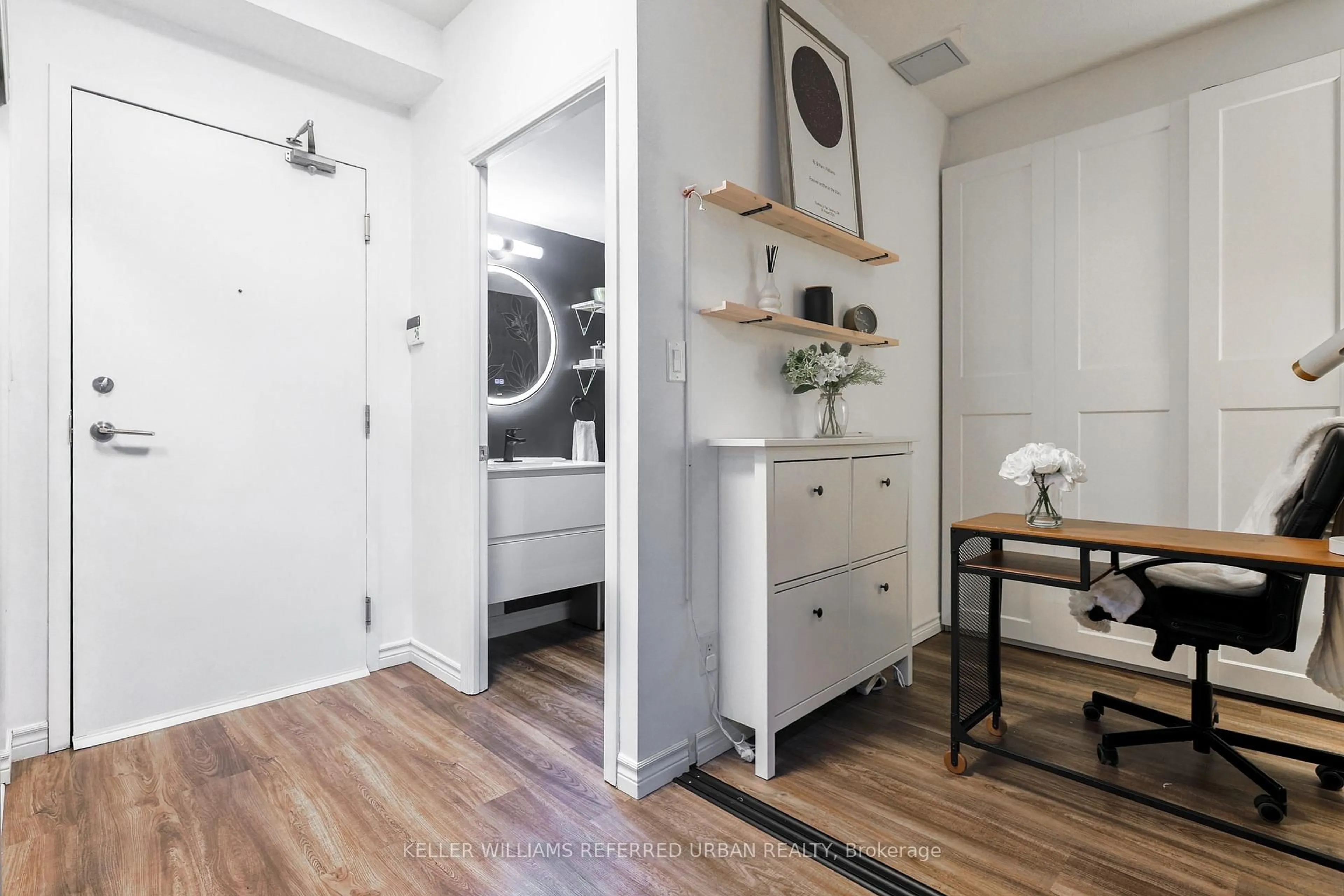 Indoor entryway for 120 Dallimore Circ #915, Toronto Ontario M3C 4J1