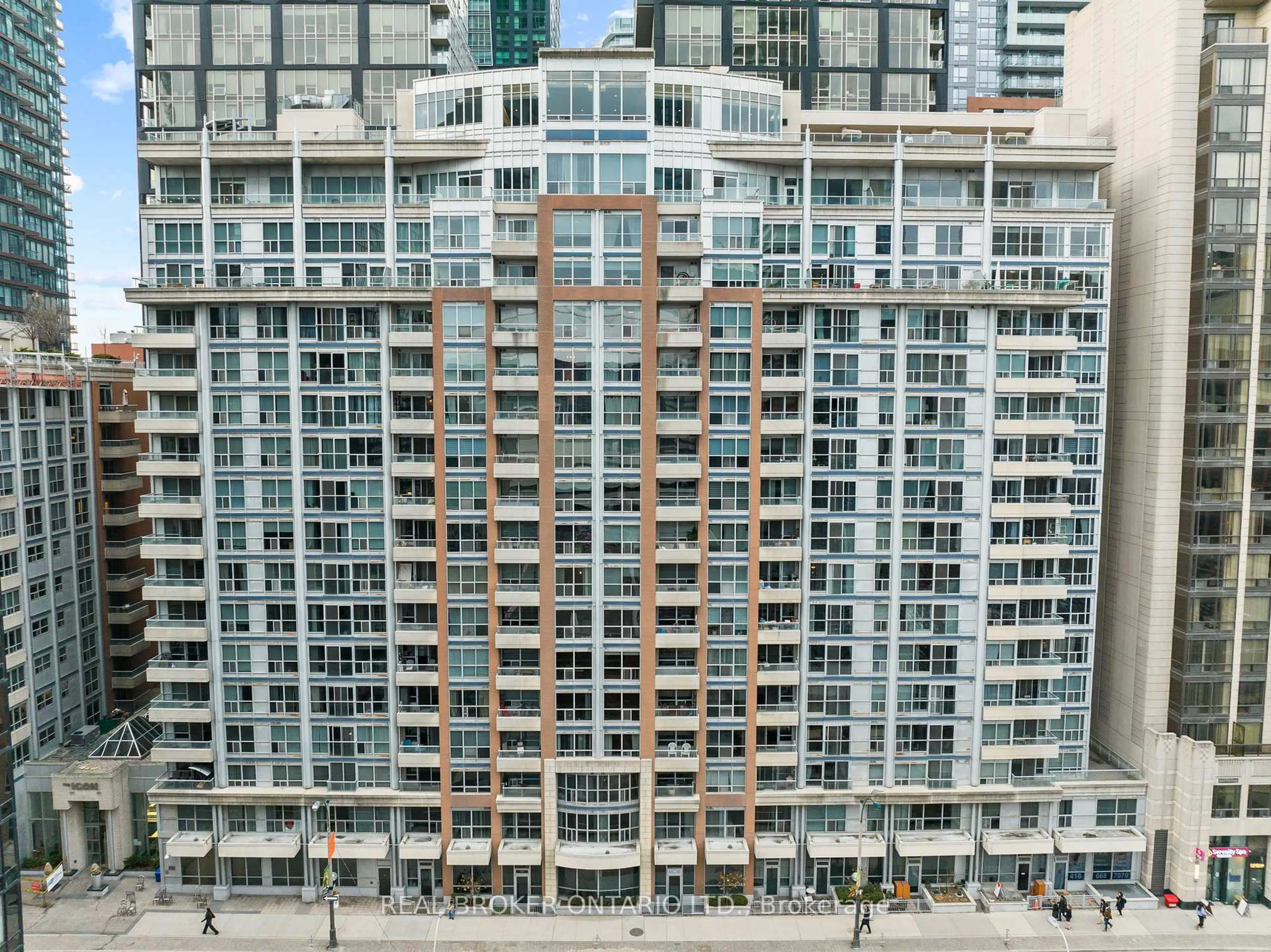 A pic from outside/outdoor area/front of a property/back of a property/a pic from drone, city buildings view from balcony for 250 Wellington St #1227, Toronto Ontario M5V 3P6