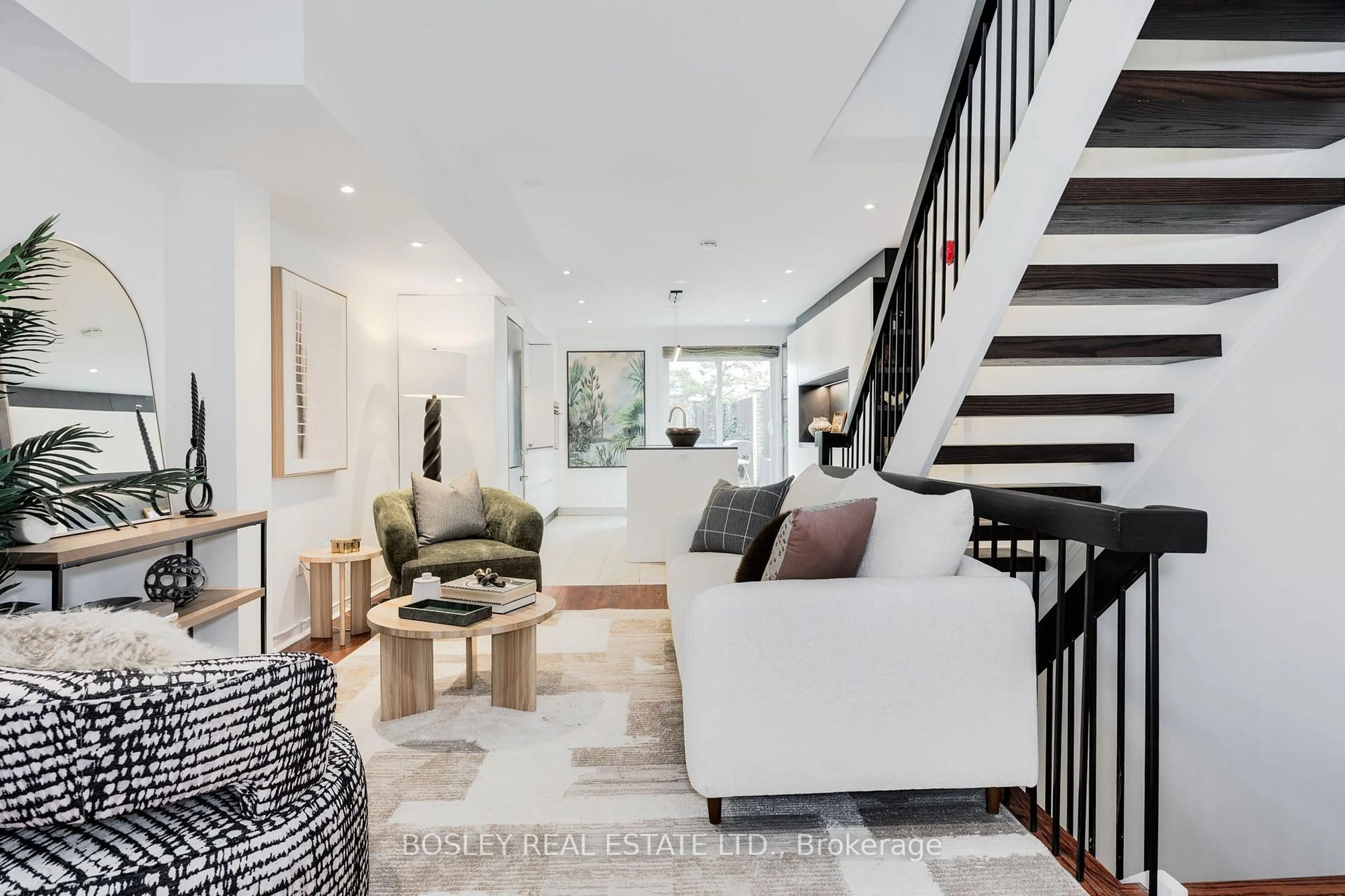 Unknown for 95 Summerhill Ave #10, Toronto Ontario M4T 1B1