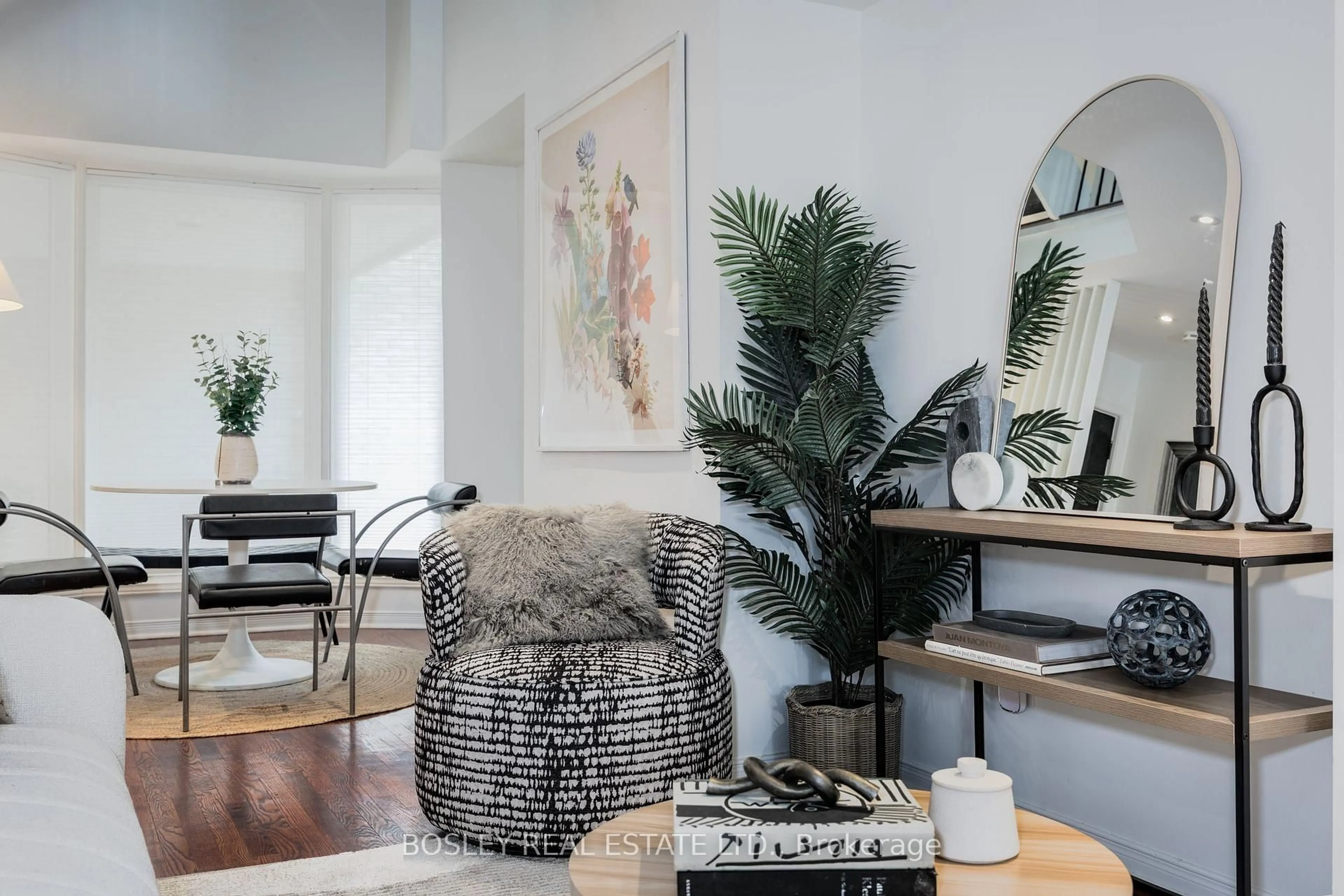 Living room with furniture, unknown for 95 Summerhill Ave #10, Toronto Ontario M4T 1B1